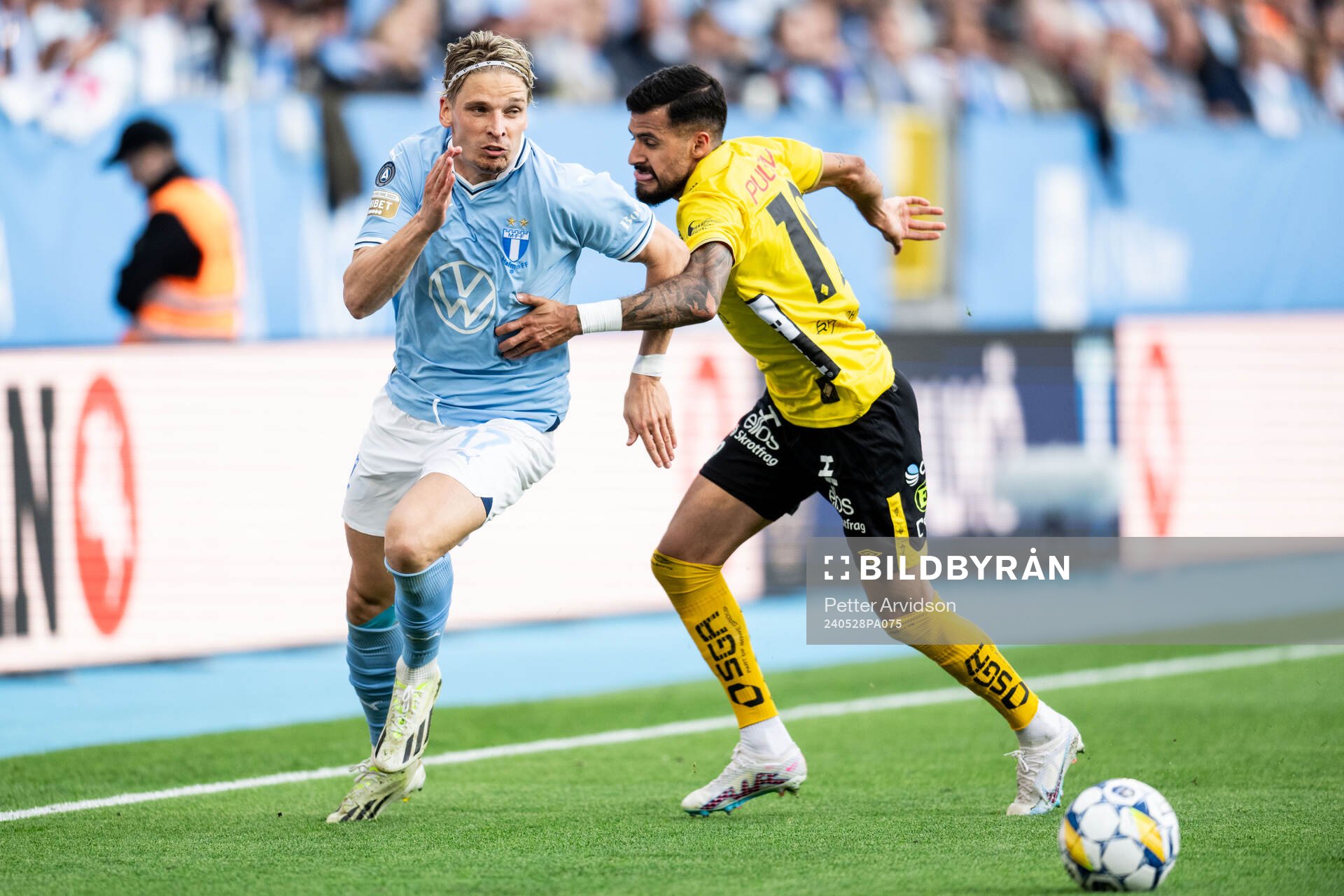 Malmö FFs Jens Stryger Larsen och Elfsborgs Rami Kaib