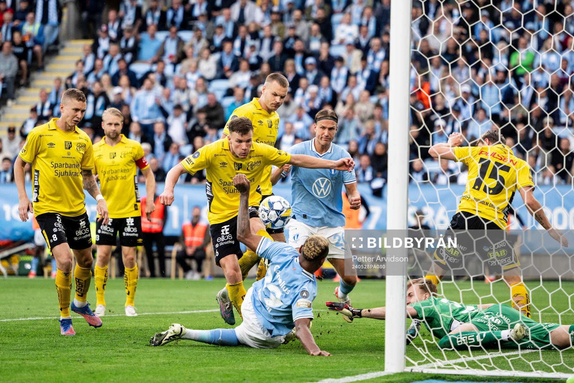 Malmö FFs Derek Cornelius och Erik Botheim mot Elfsborgs