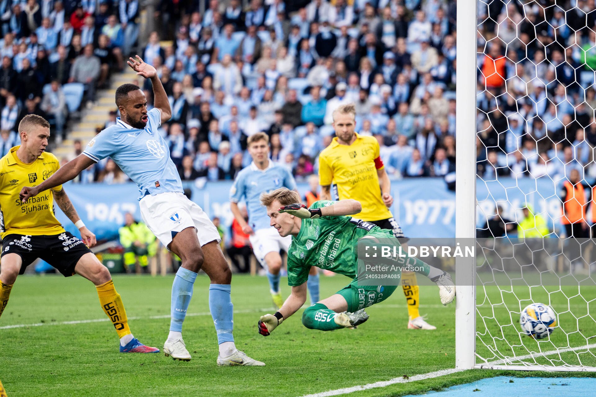 Malmö FFs Isaac Kiese Thelin gör 2-1 bakom Elfsborgs