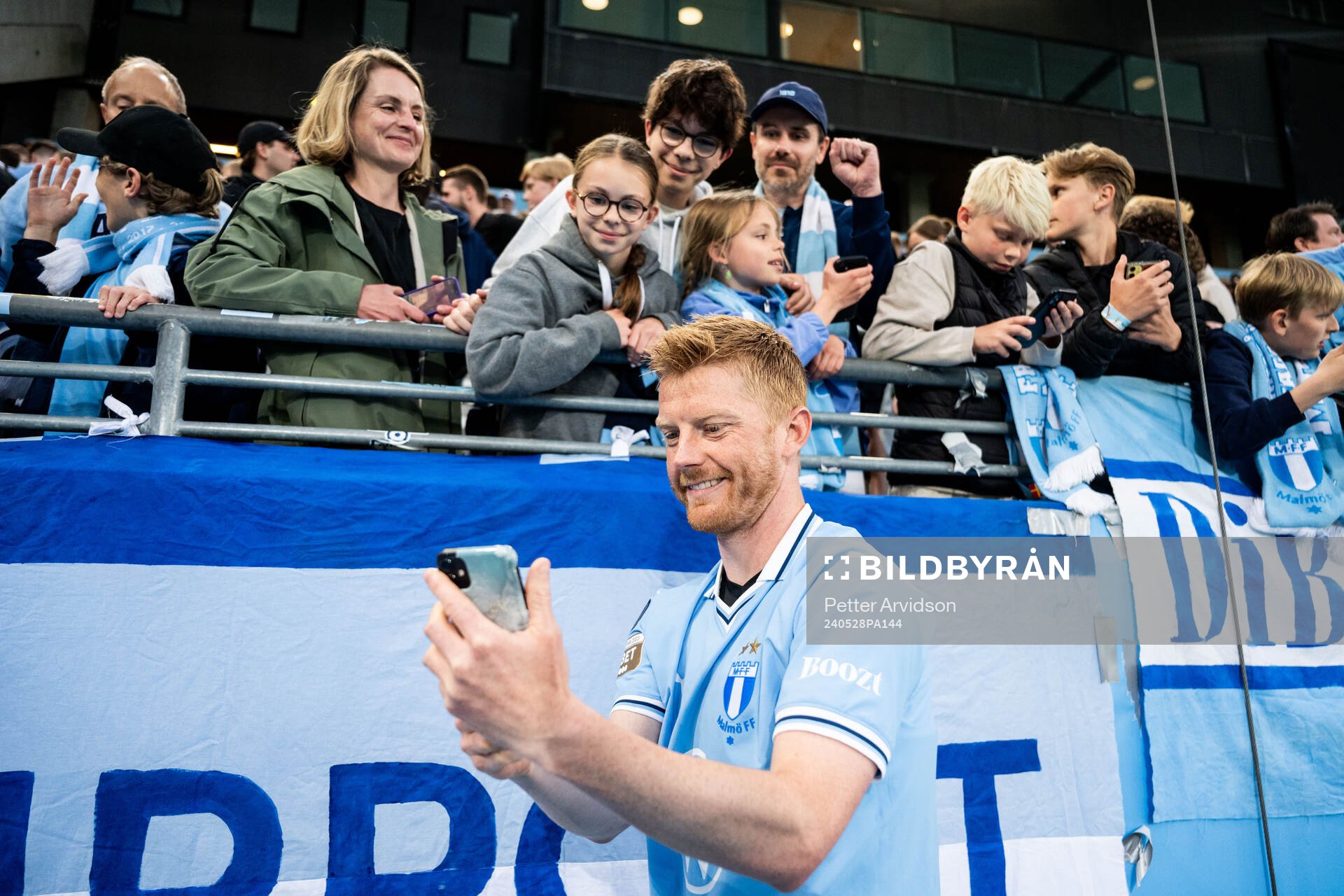Malmö FFs Anders Christiansen med supportrar