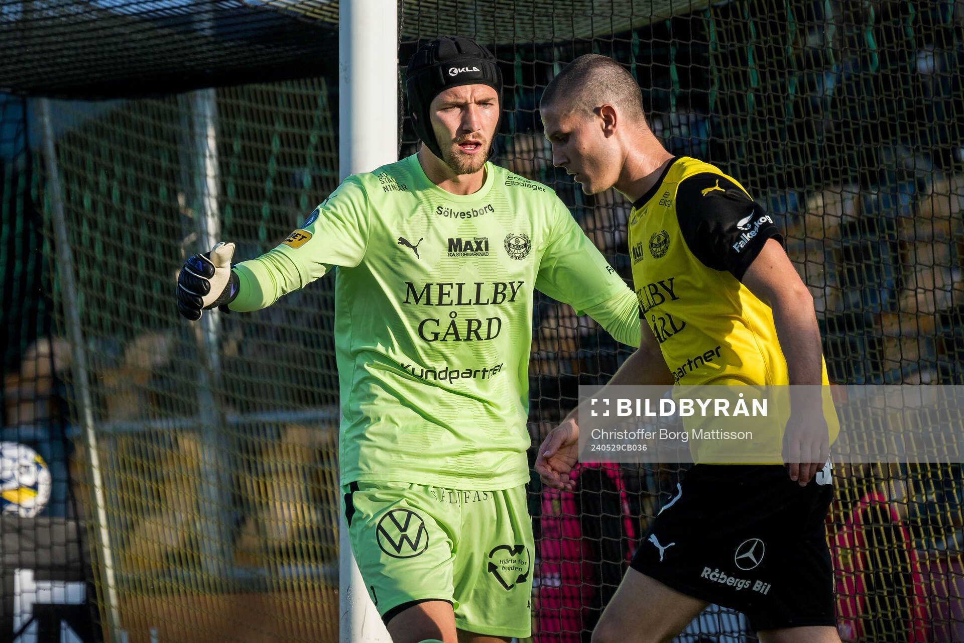 Mjällbys målvakt Noel Törnqvist och Rasmus Wikström