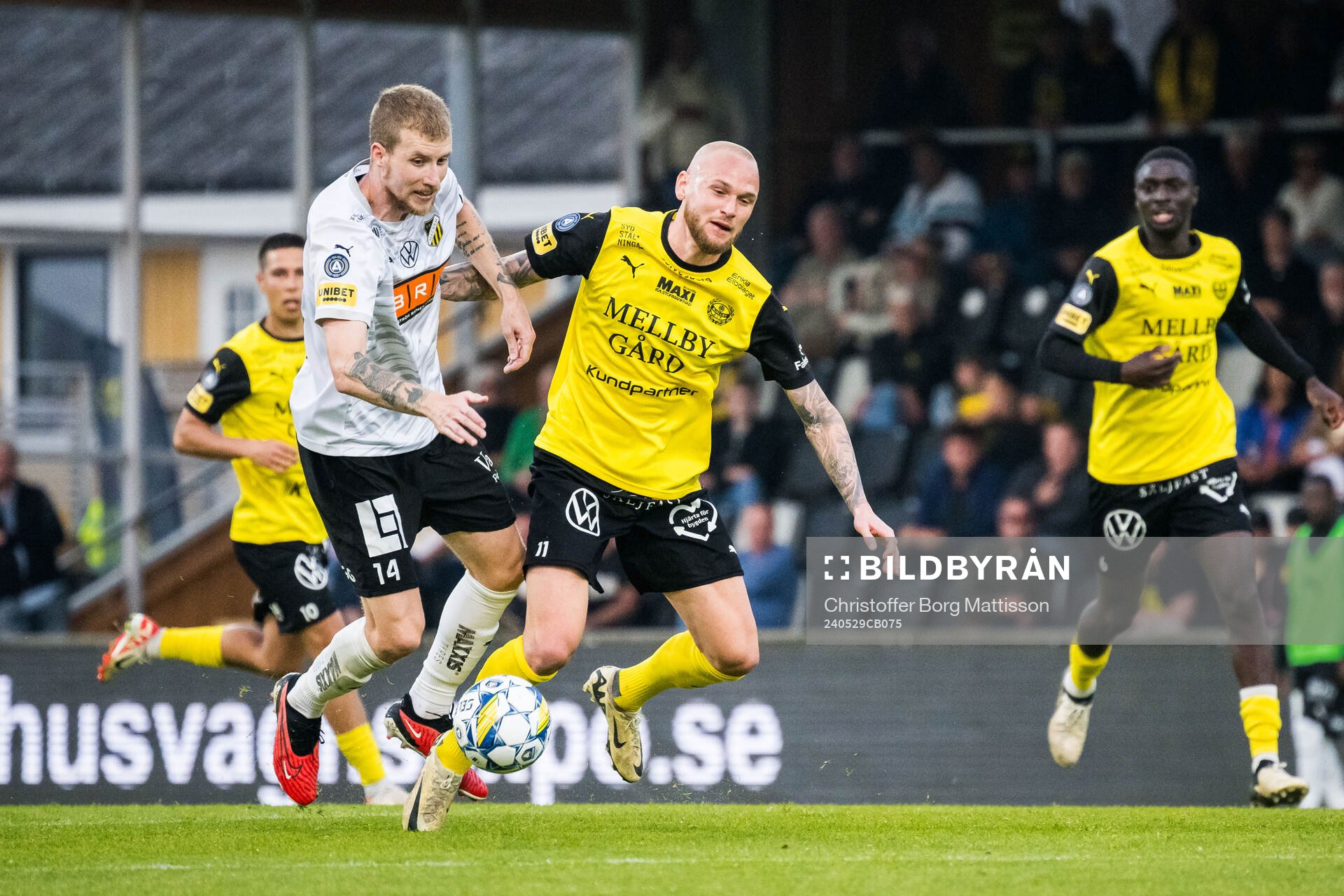 Häckens Simon Gustafson och Mjällbys Adam Ståhl