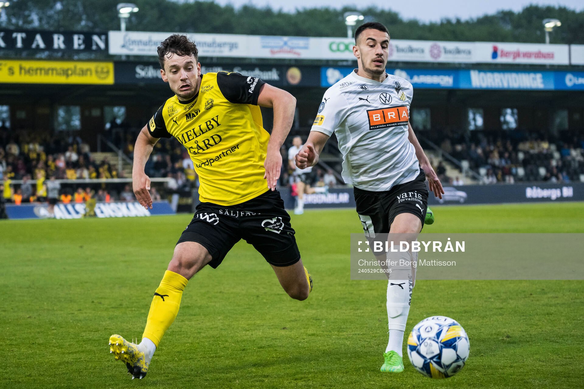Mjällbys Colin Rösler och Häckens Srdjan Hrstic