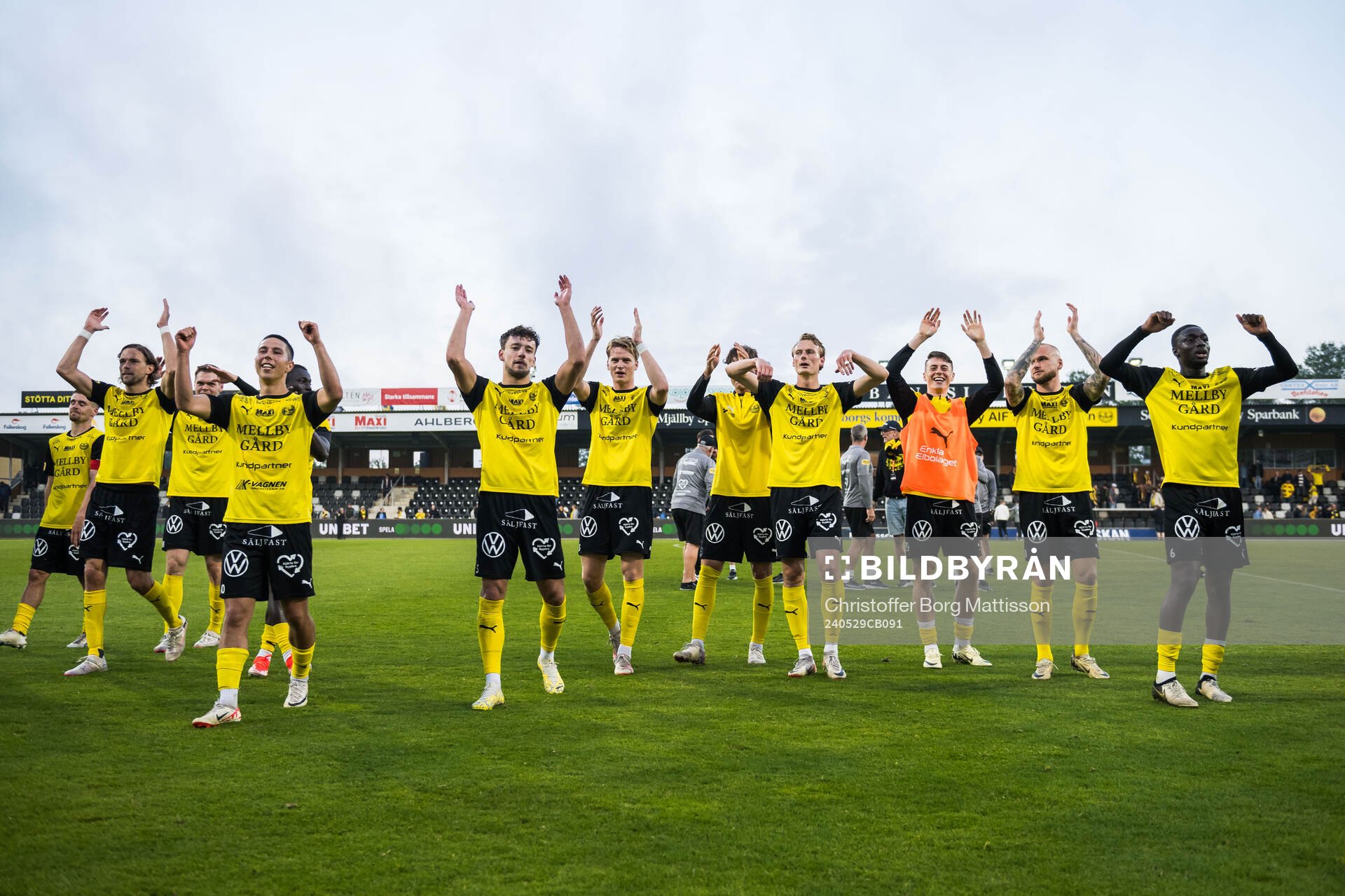 Mjällbys spelare jublar