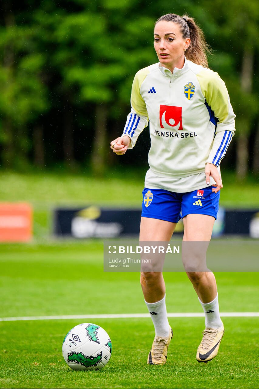 Kosovare Asllani of Sweden at a training session