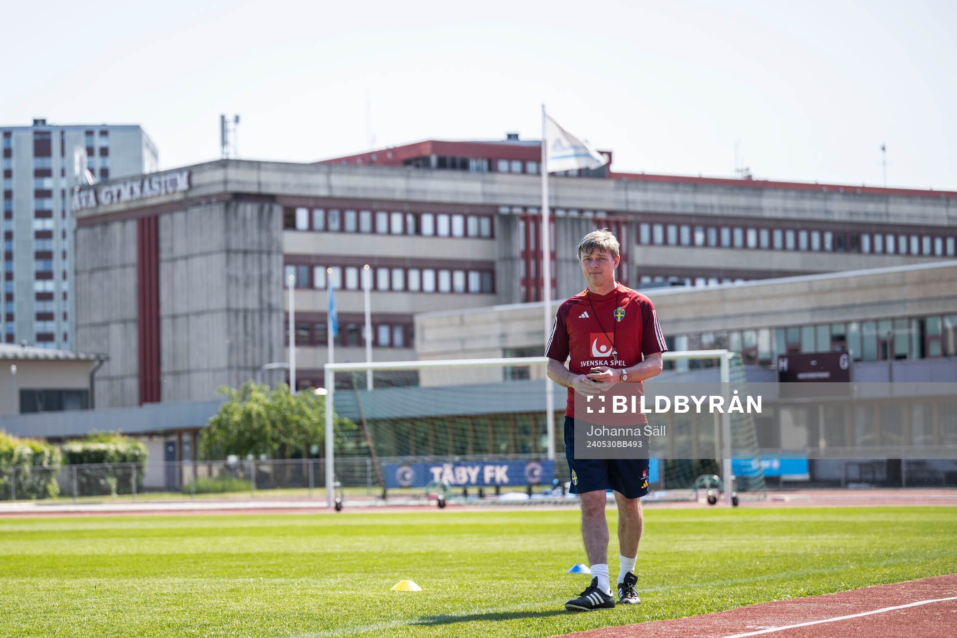 Head coach Jon Dahl Tomasson of the Swedish men's national