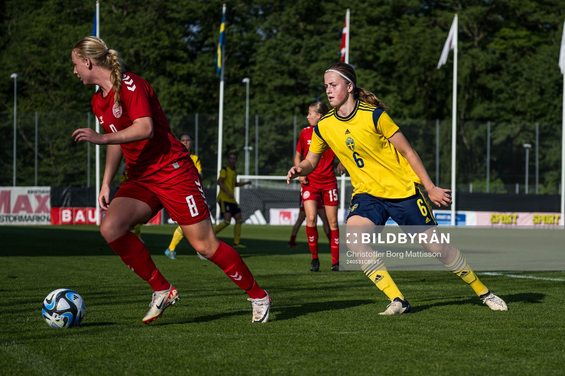 Emilie Holt of Denmark and Emma Broddheimer of Sweden