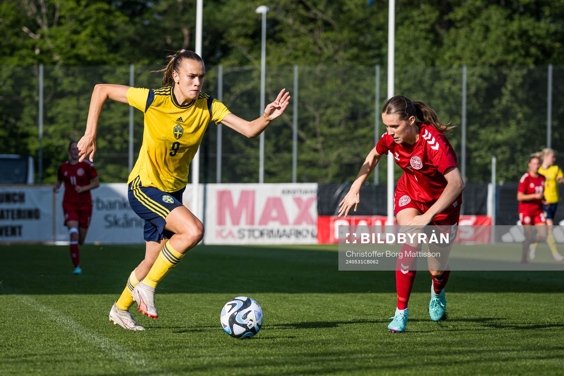 Bianca Hultbäck Nattland of Sweden and Maya Lefeuvre of