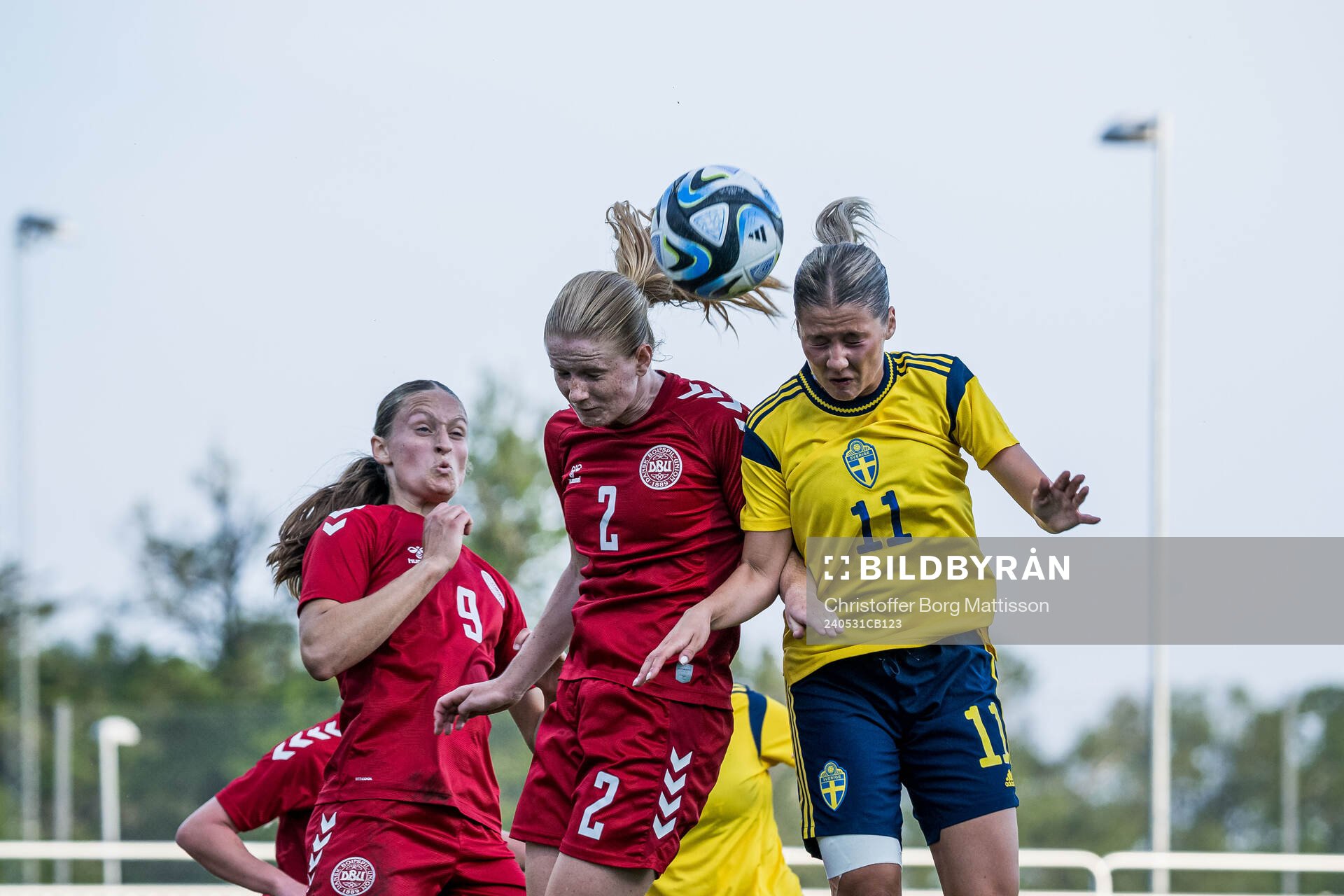 Carli Scheuer of Denmark and Novalie Jensen of Sweden