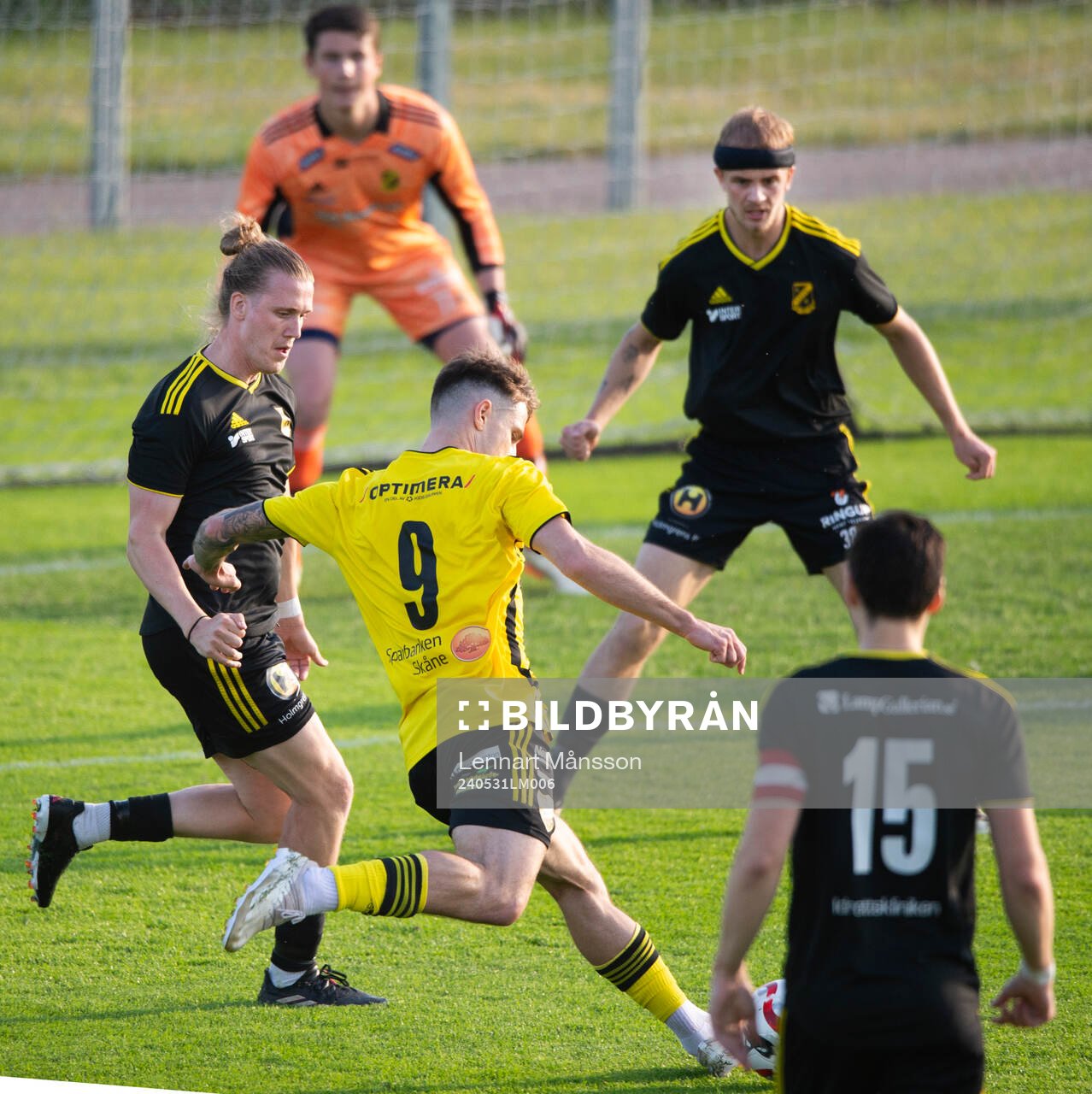 IFK Hässleholms Emil Vaughan skjuter i matchen i div. 2