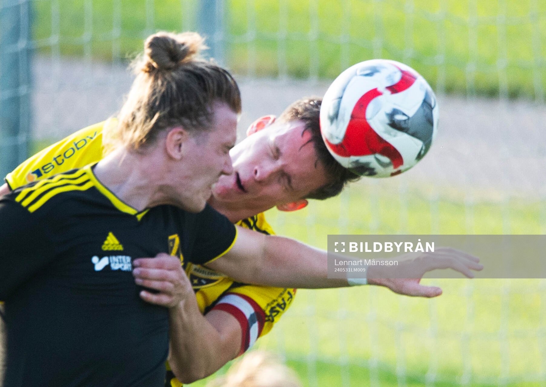 IFK Hässleholms Axel Henriksson nickar i matchen i div. 2