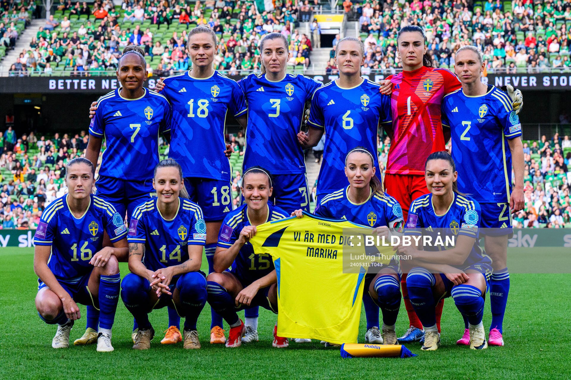 The starting eleven of Sweden with a shirt dedicated to