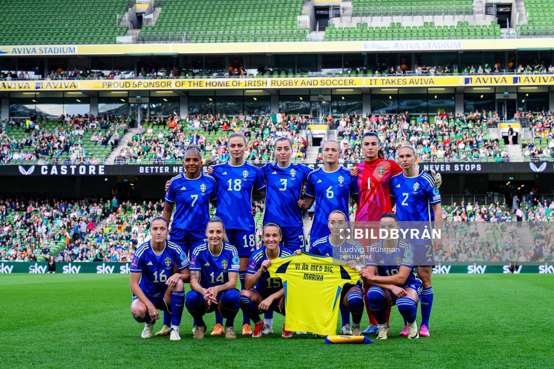 The starting eleven of Sweden with a shirt dedicated to