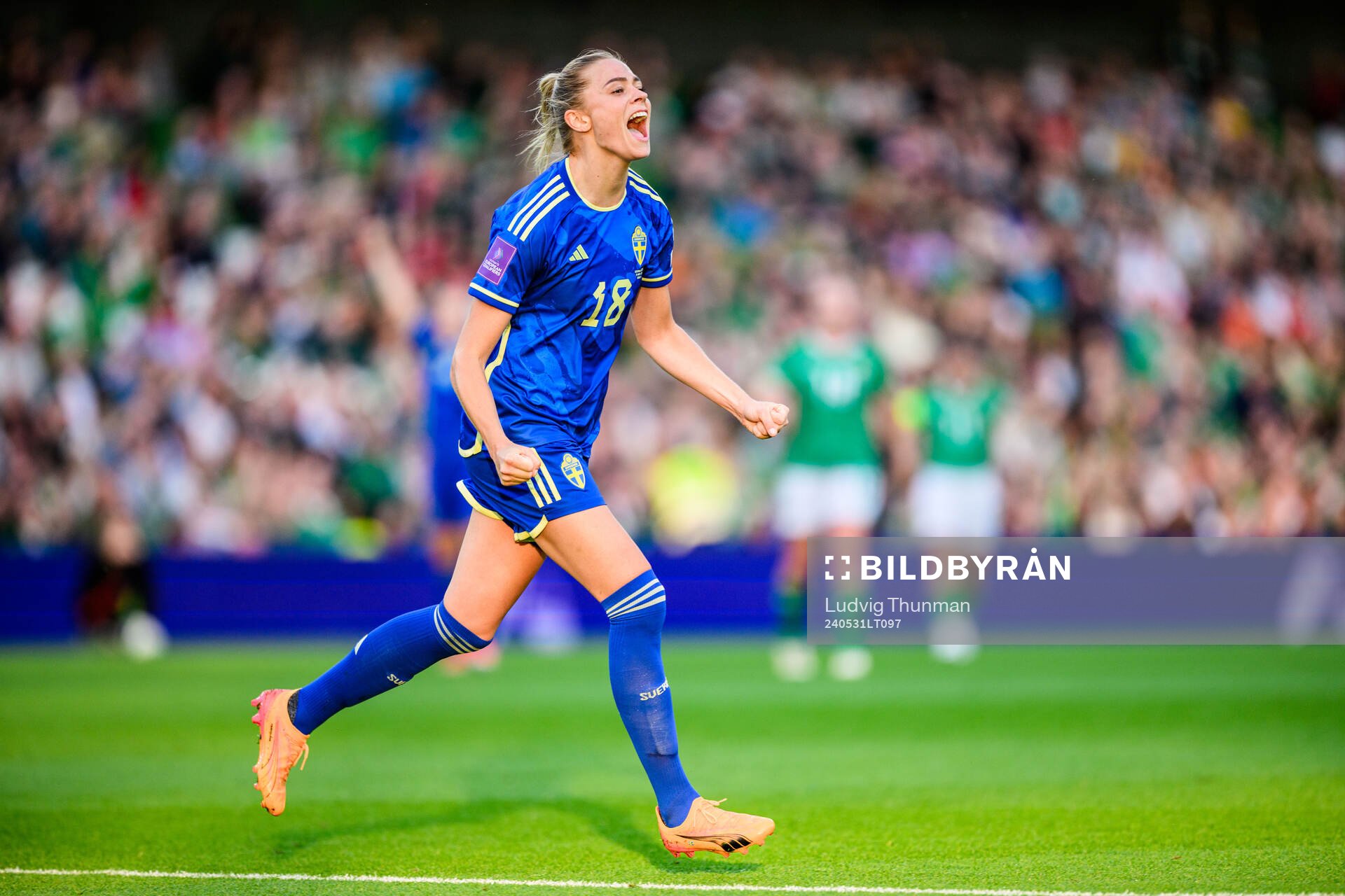 Fridolina Rolfö of Sweden celebrates