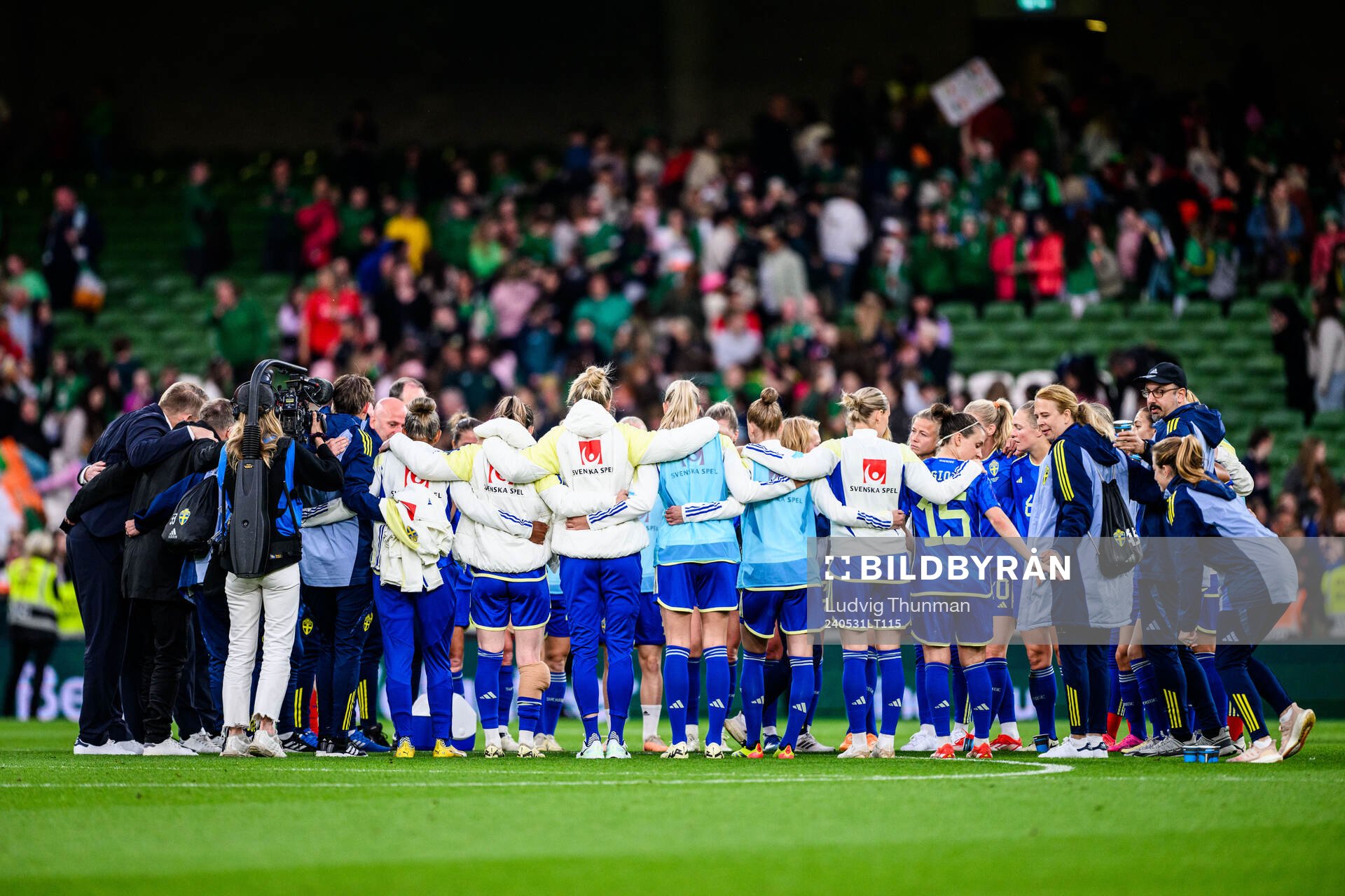 Players of Sweden gather