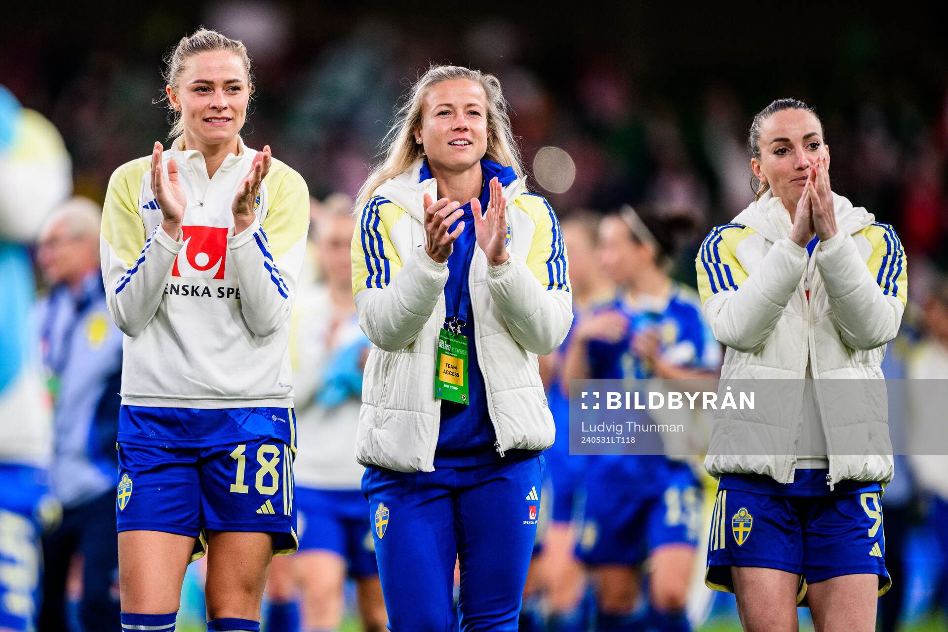 Fridolina Rolfö, Hanna Glas and Kosovare Asllani of Sweden