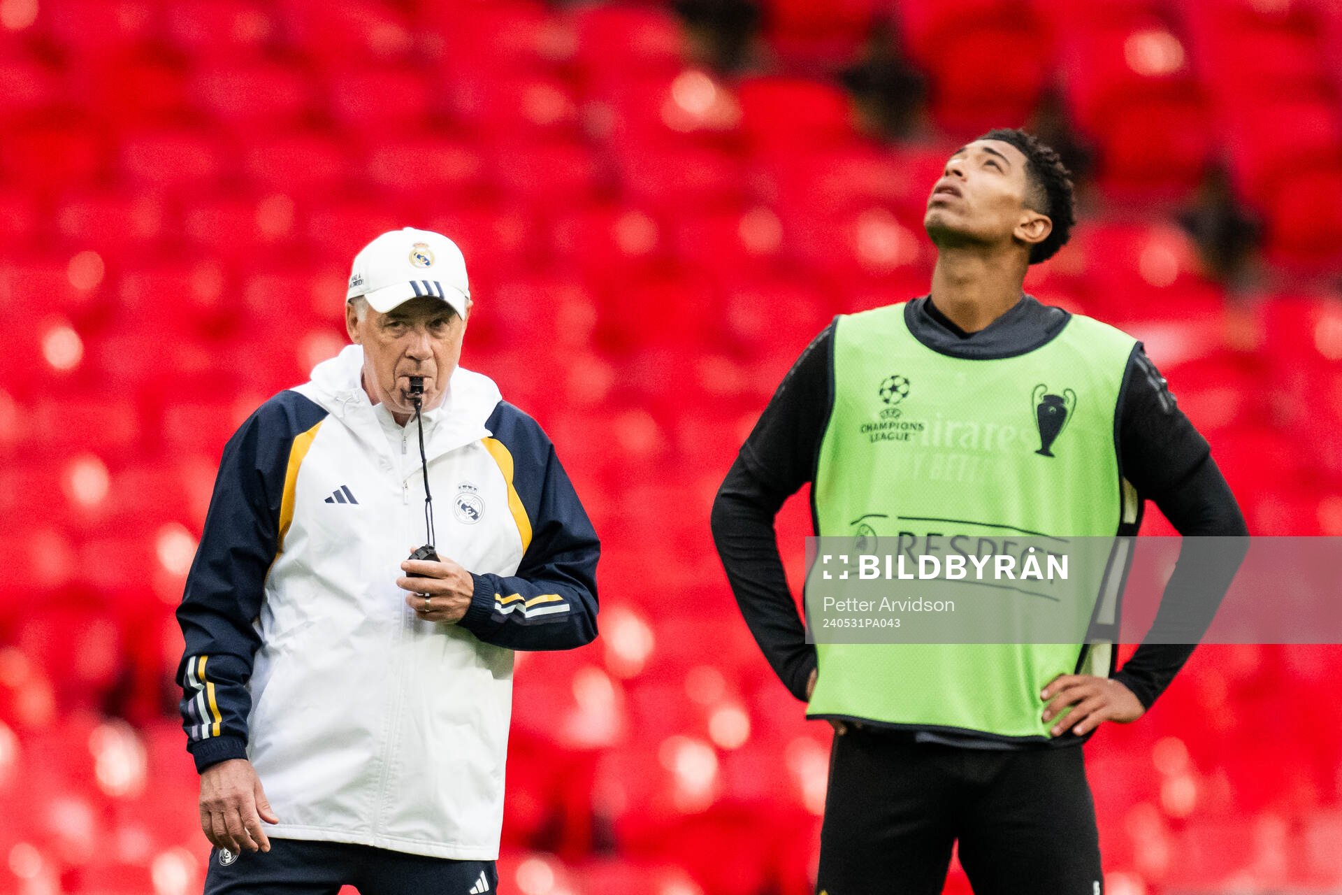 Head coach Carlo Ancelotti and Jude Bellingham of Real