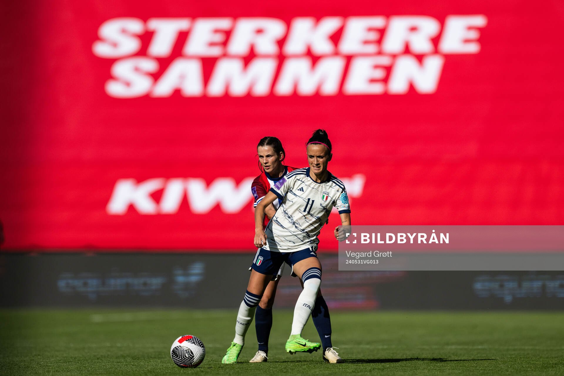 Tuva Hansen of Norway and Barbara Bonansea of Italy