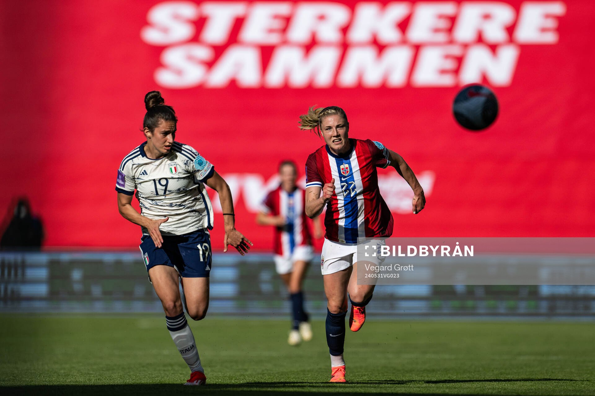 Martina Lenzini of Italy and Signe Gaupset of Norway