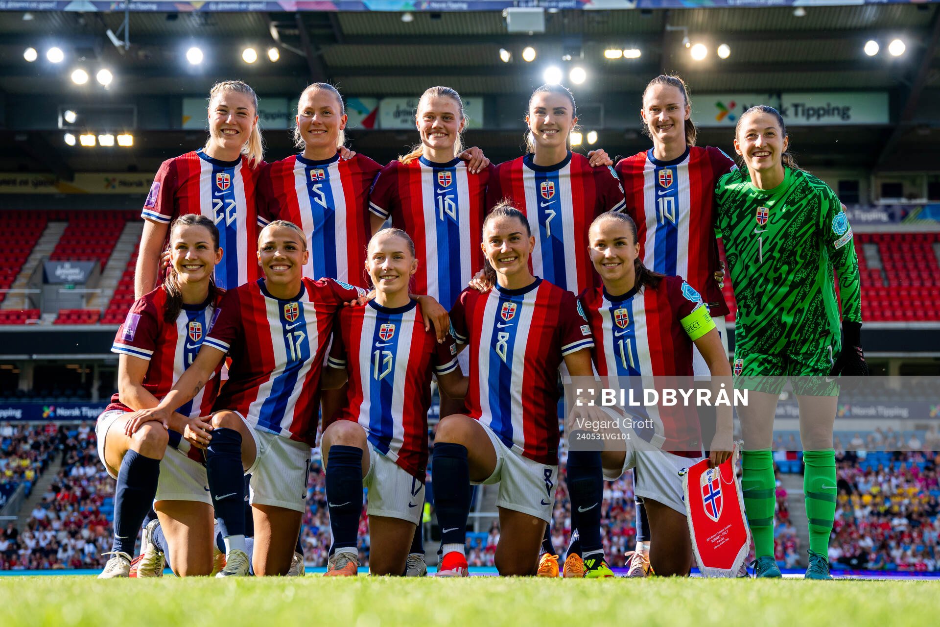 The starting eleven of Norway pose for a team photo