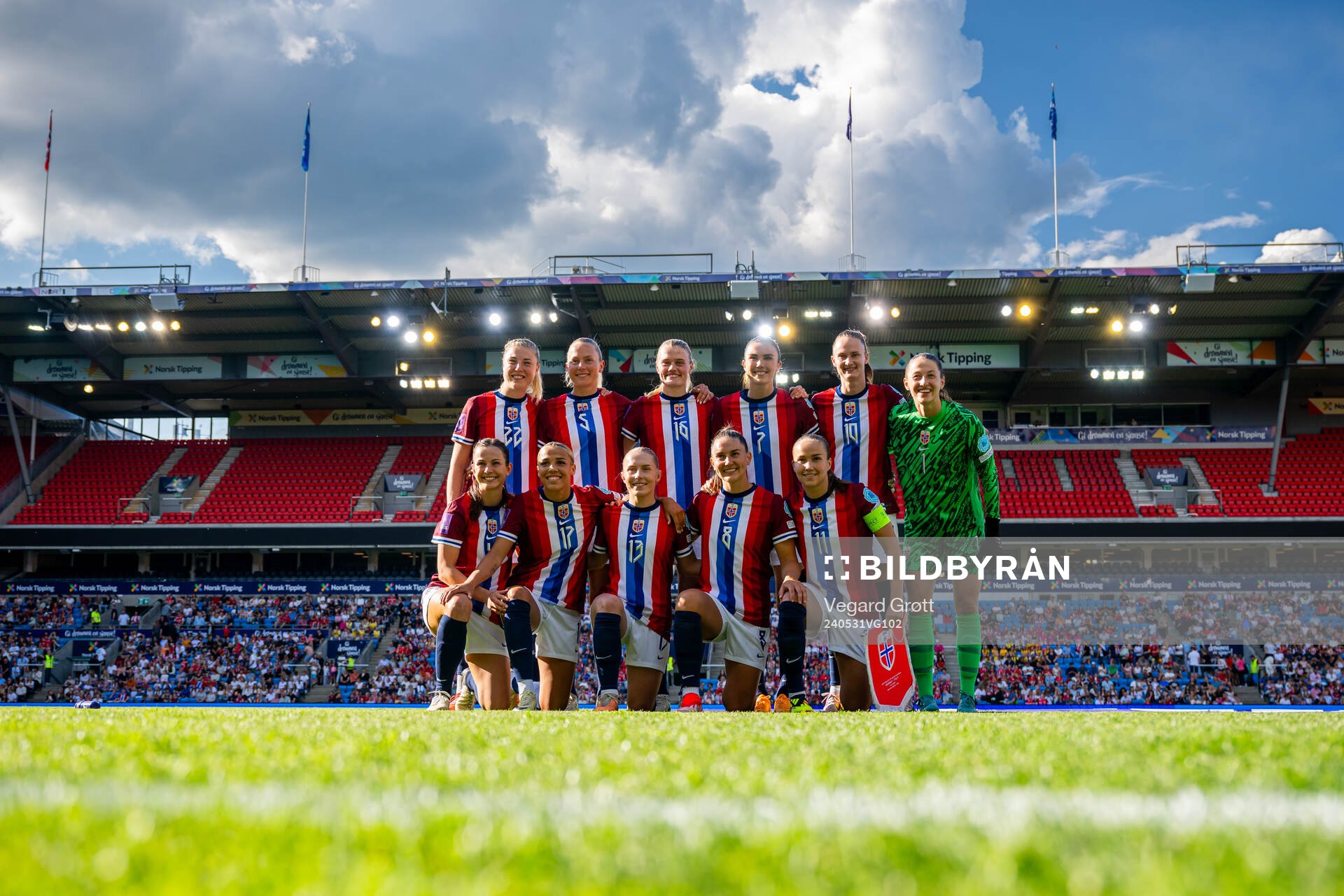 The starting eleven of Norway pose for a team photo