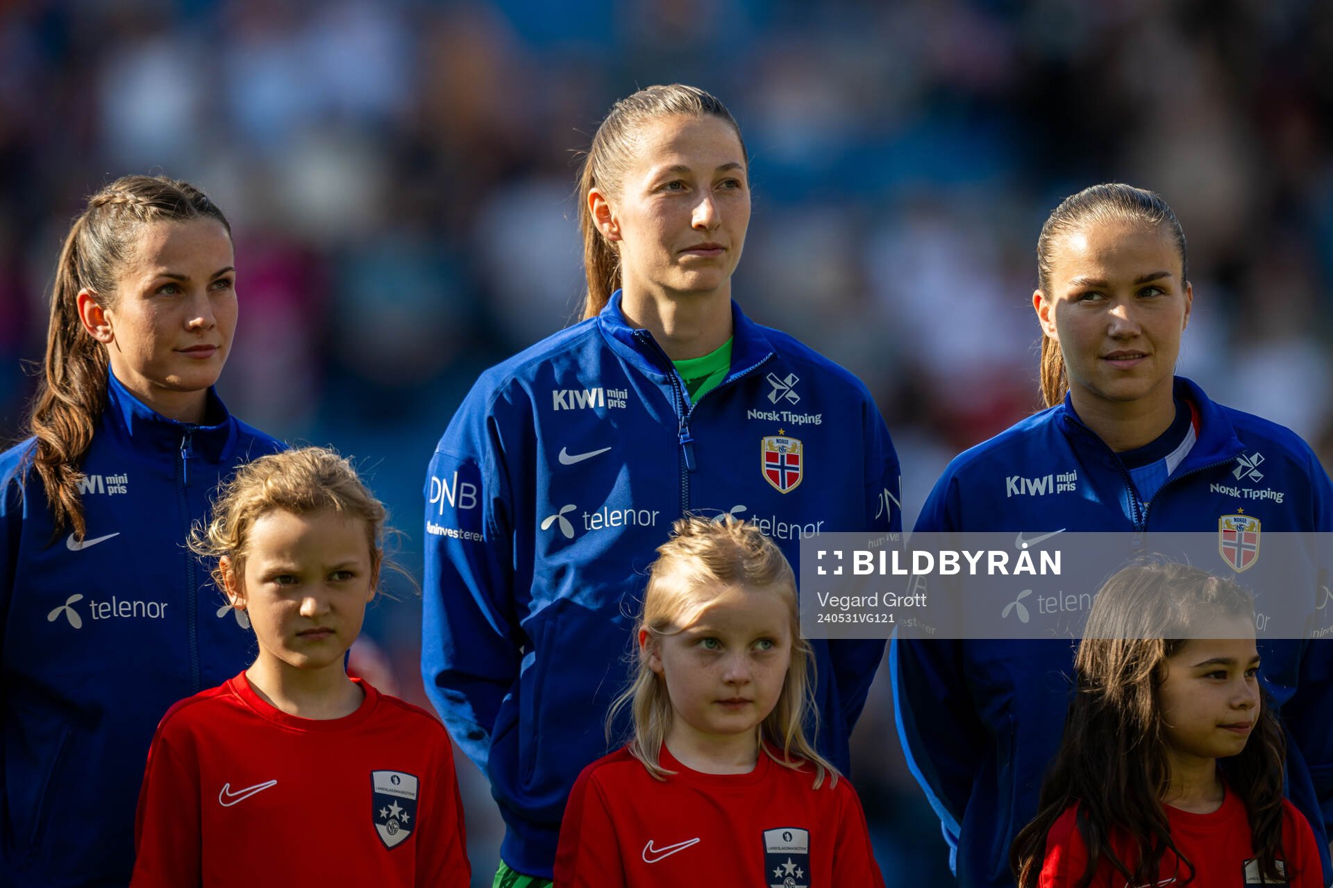 Tuva Hansen, goalkeeper Cecilie Fiskerstrand and Guro