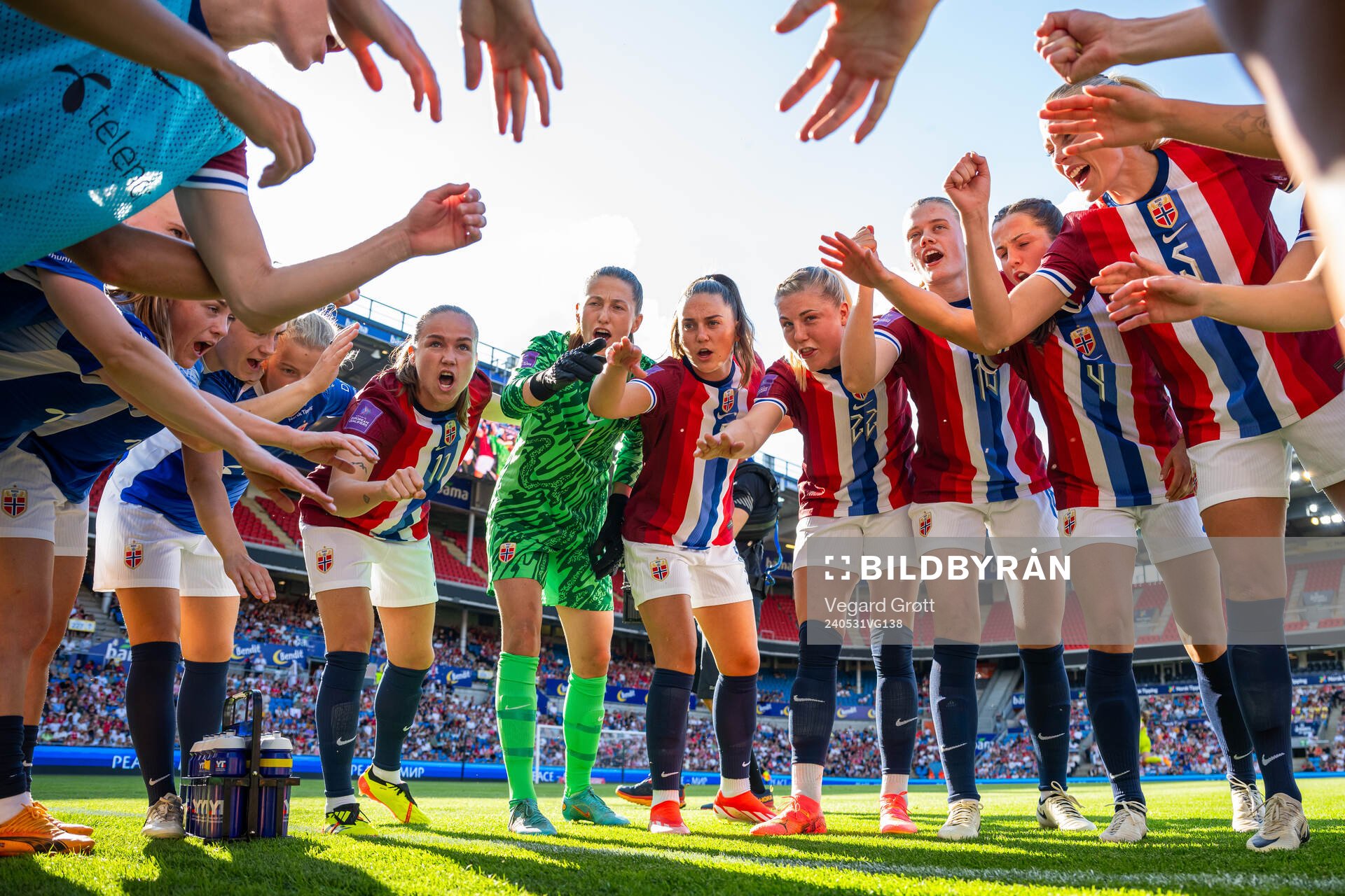 Guro Reiten, goalkeeper Cecilie Fiskerstrand, Vilde Bøe