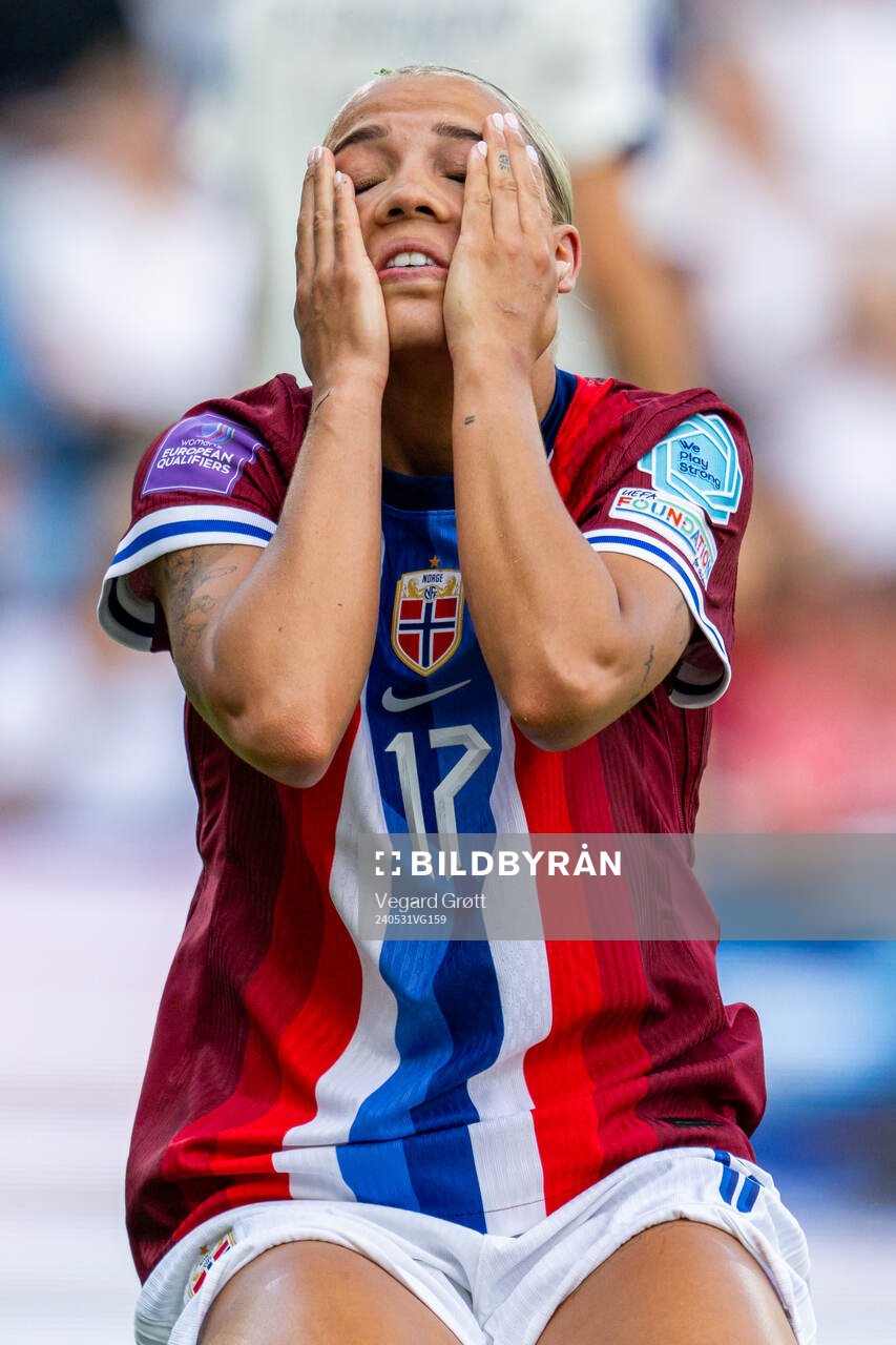 Celin Bizet Ildhusøy of Norway reacts