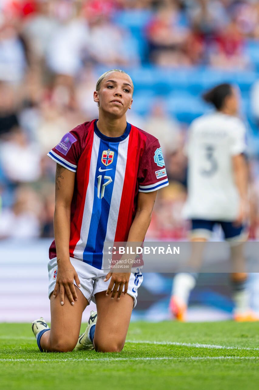 Celin Bizet Ildhusøy of Norway reacts