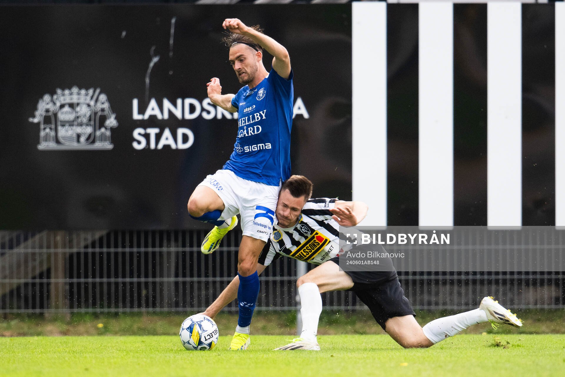 Landskronas Robin Dzabic och Trelleborgs Felix Hörberg