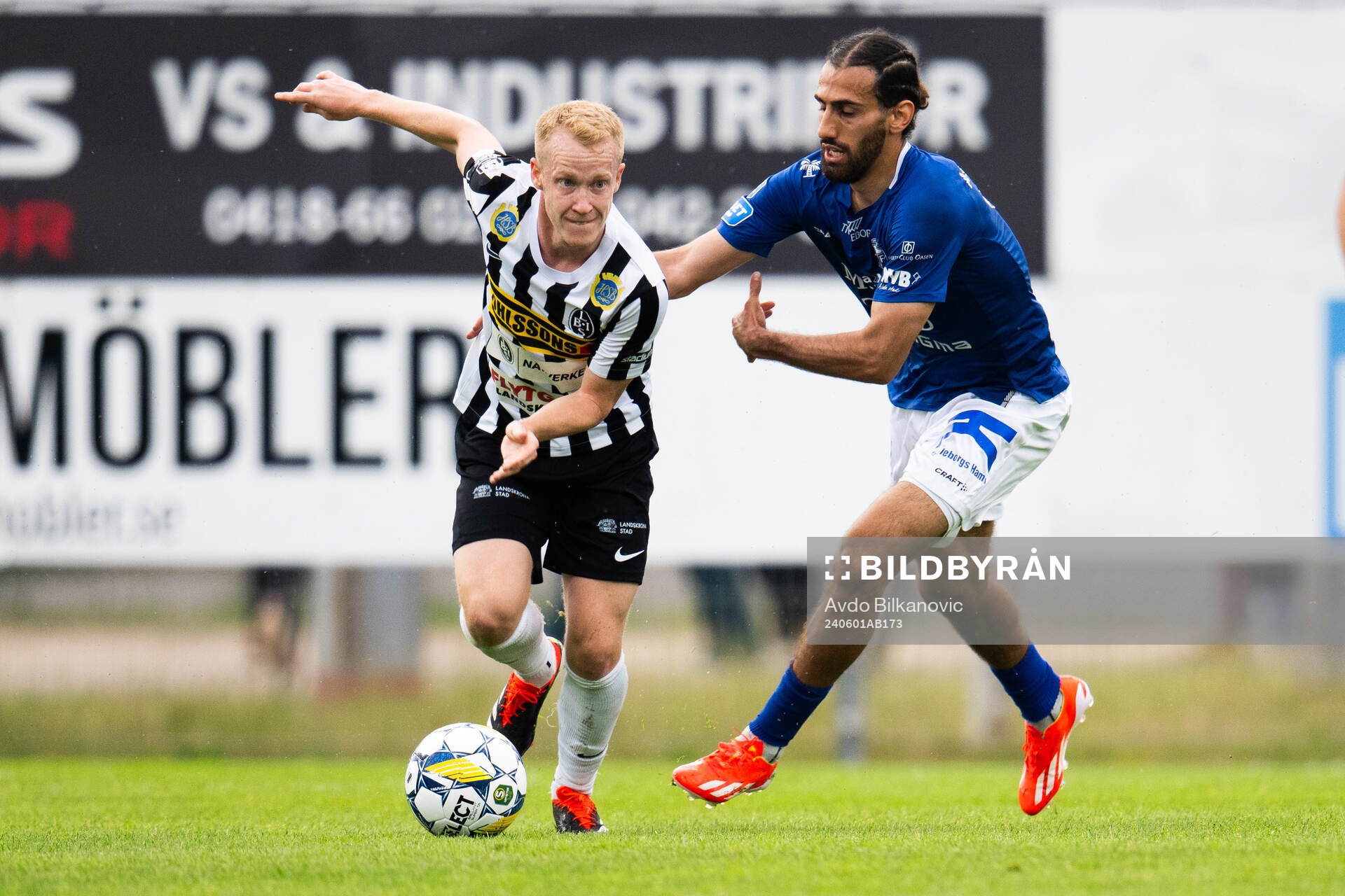 Landskronas David Edvardsson jagas av Trelleborgs Hady