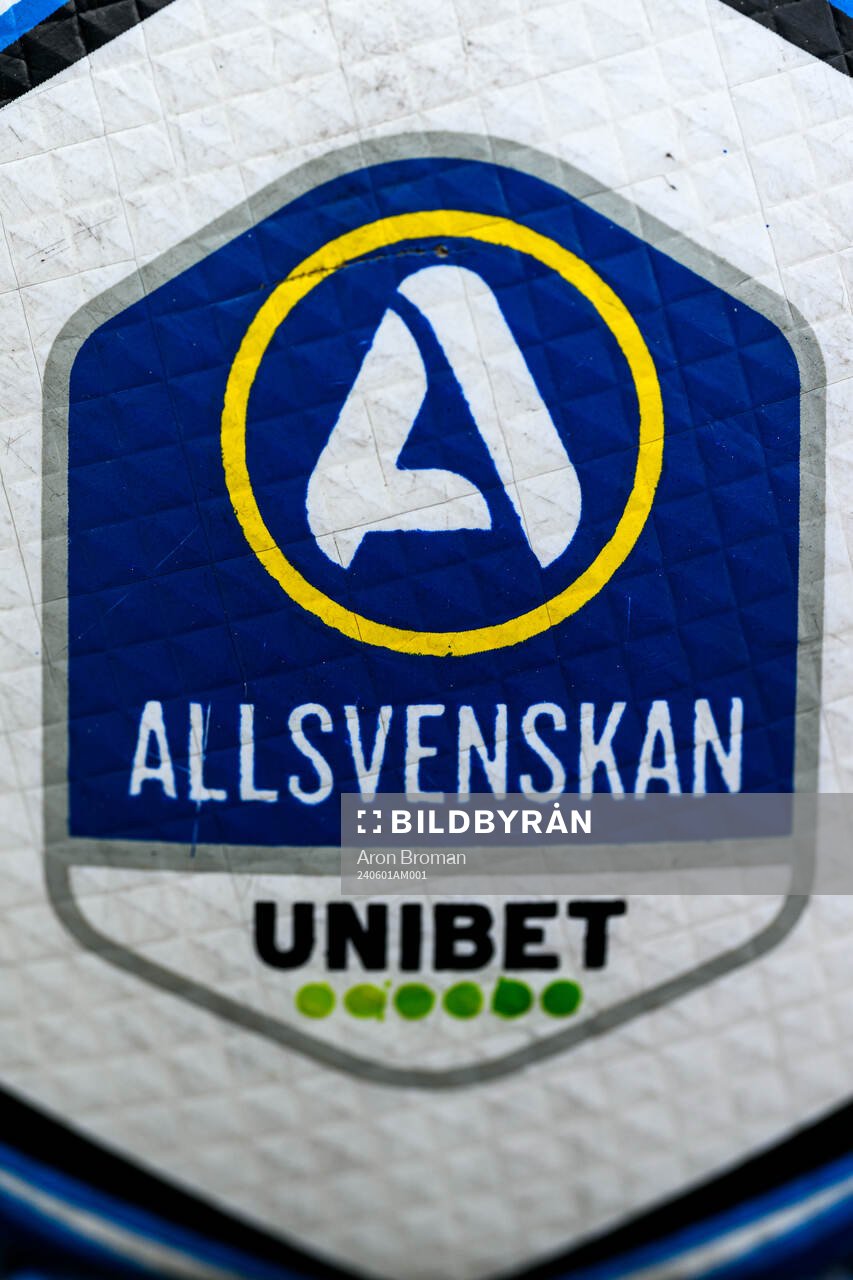Allsvenskans logotyp på en fotboll