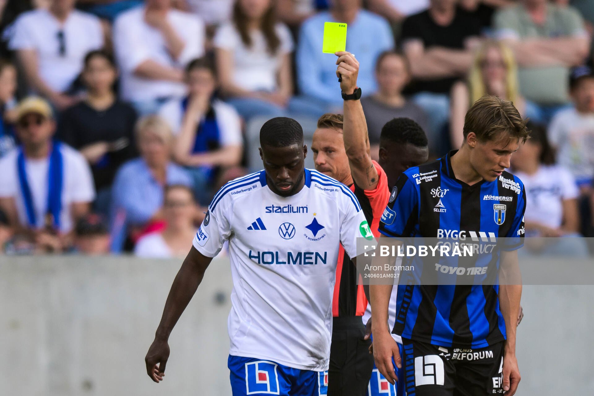 IFK Norrköpings Isak Ssewankambo får ett gult kort