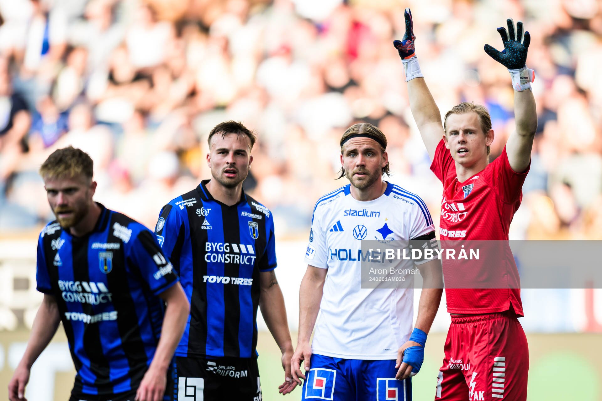 Sirius Henrik Castegren och målvakt Jakob Tånnander mot