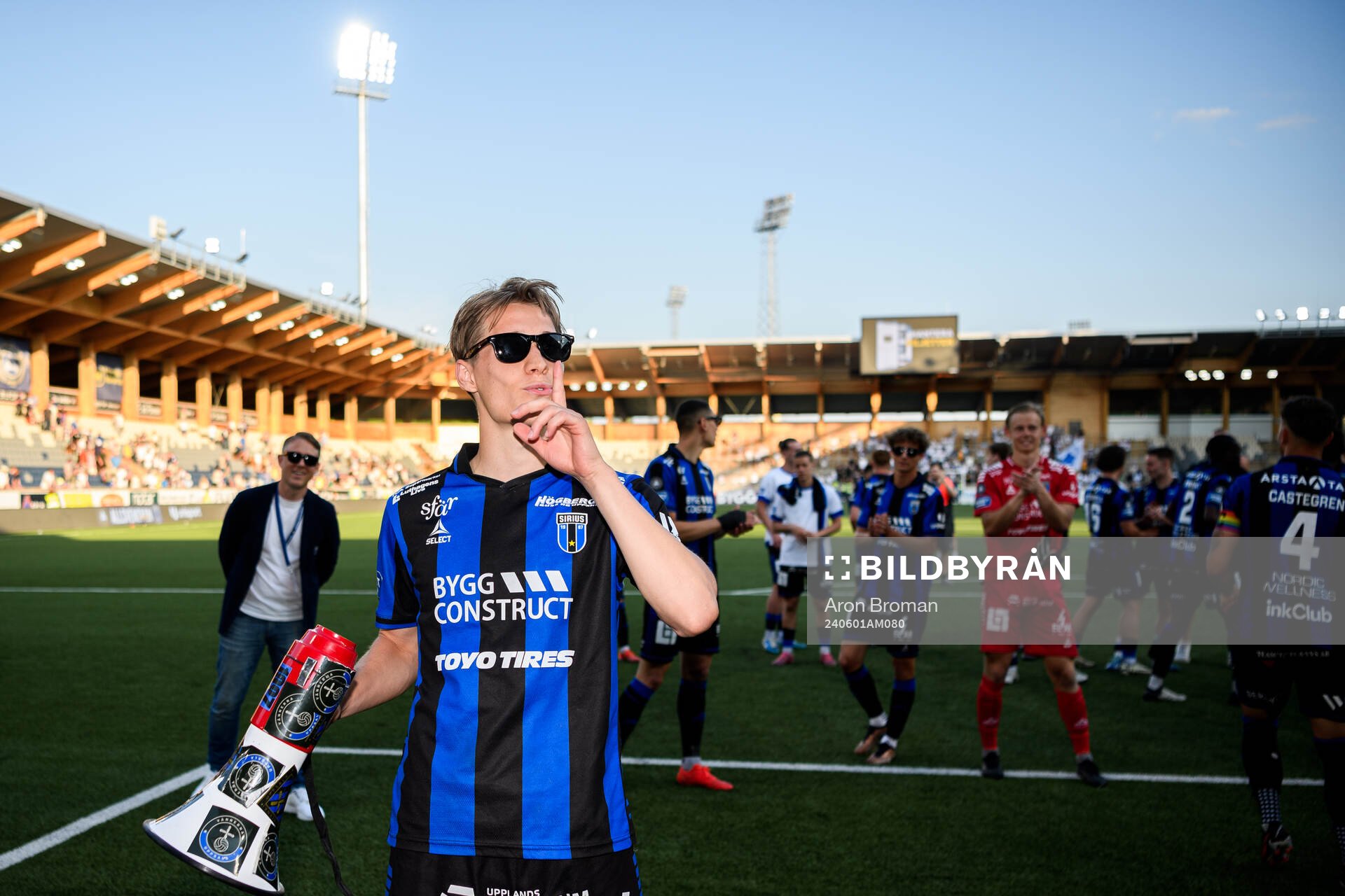 Sirius Marcus Lindberg jublar efter fotbollsmatchen i Allsvenskan mellan Sirius och IFK Norrköping den 1 juni 2024 i Uppsala. 