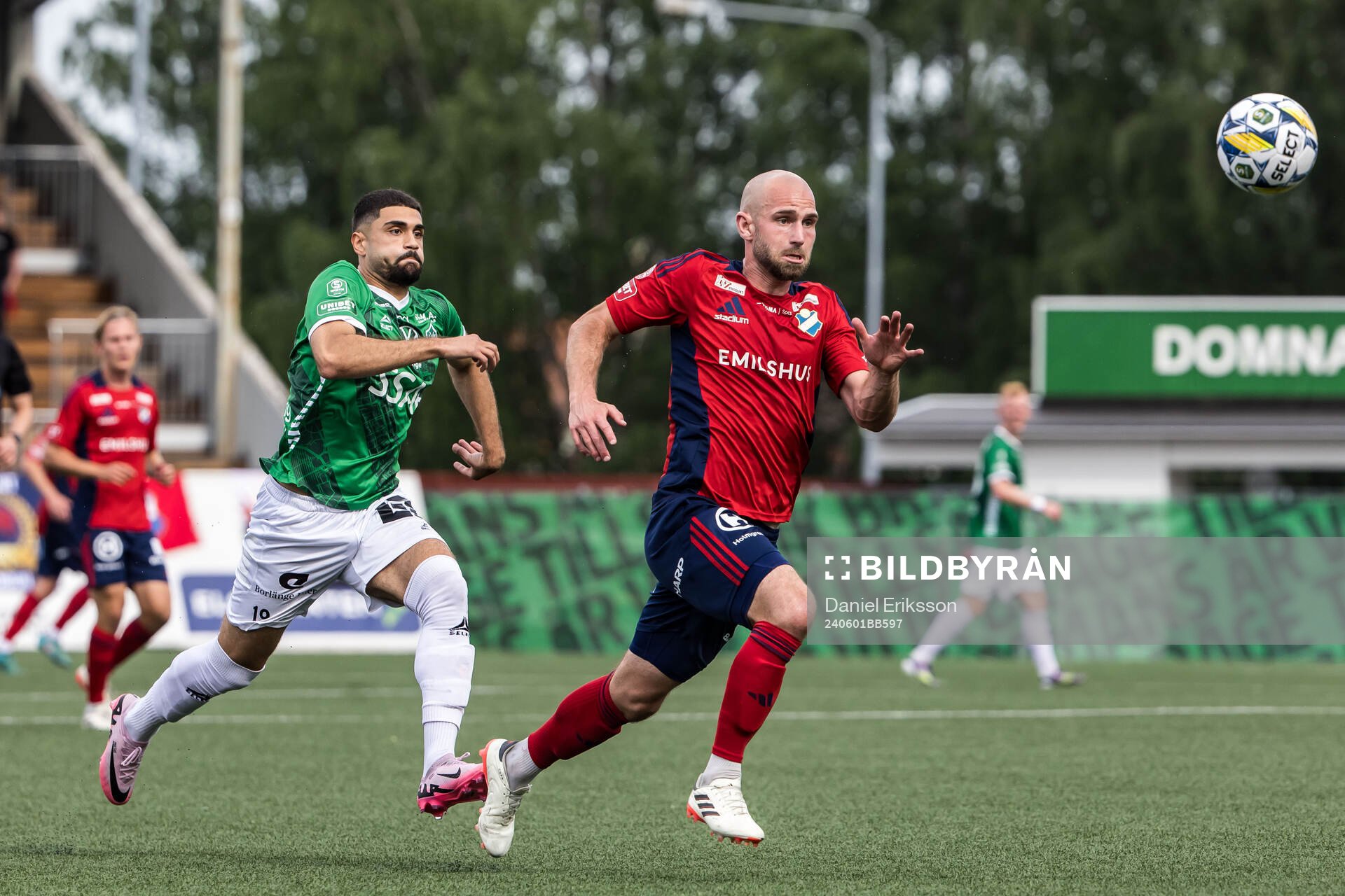Brages Ömur Pektas och Östers Sebastian Hedlund