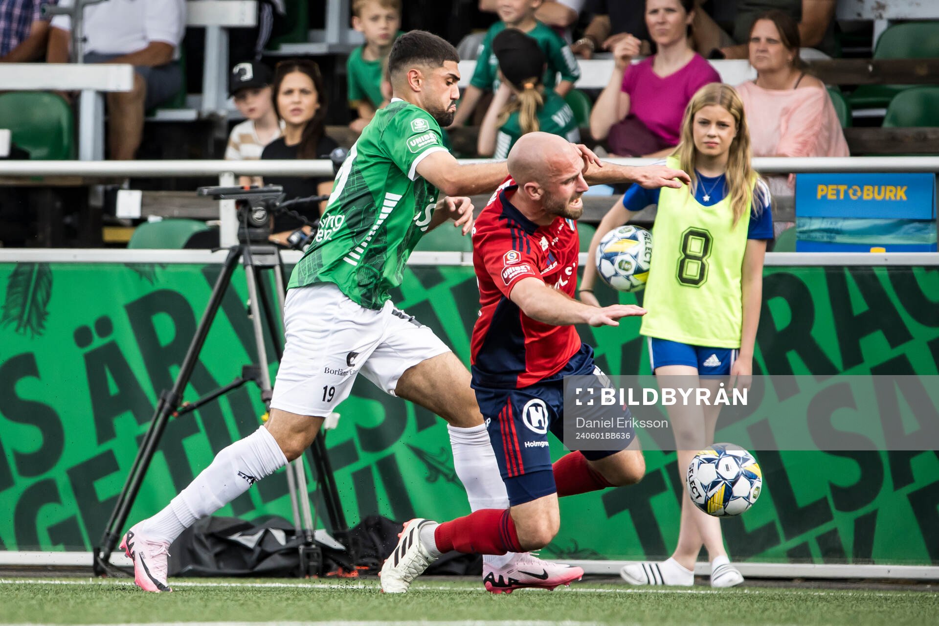 Brages Ömur Pektas och Östers Sebastian Hedlund
