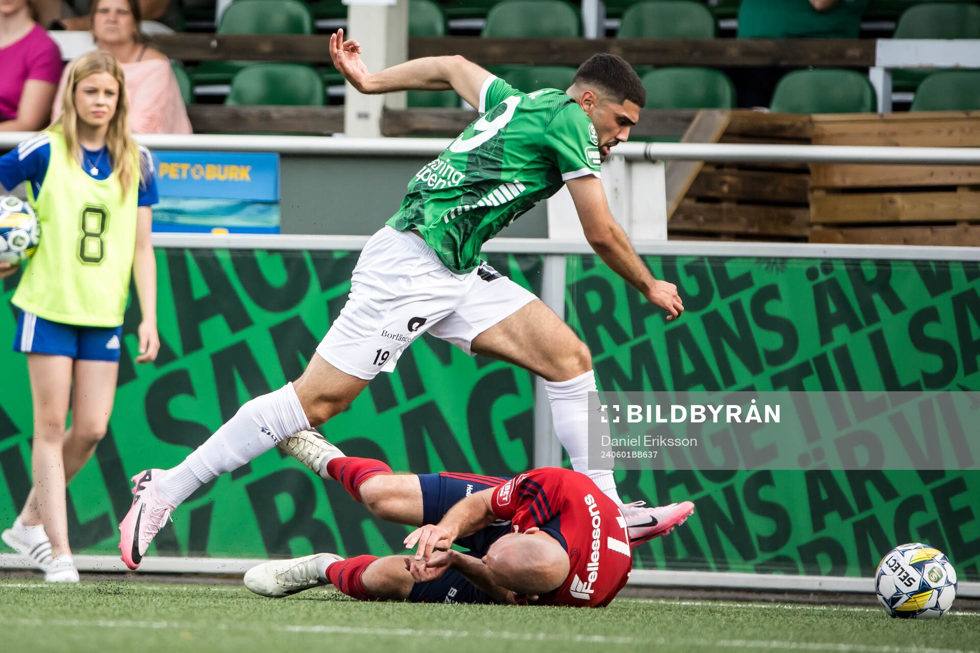 Brages Ömur Pektas och Östers Sebastian Hedlund