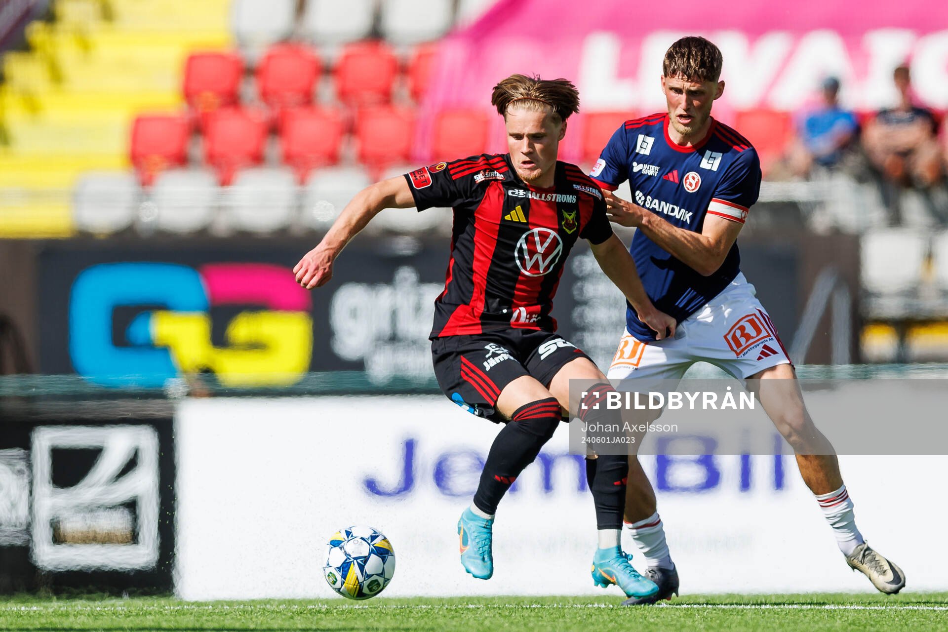 Östersunds Sebastian Karlsson Grach och Sandvikens IFs