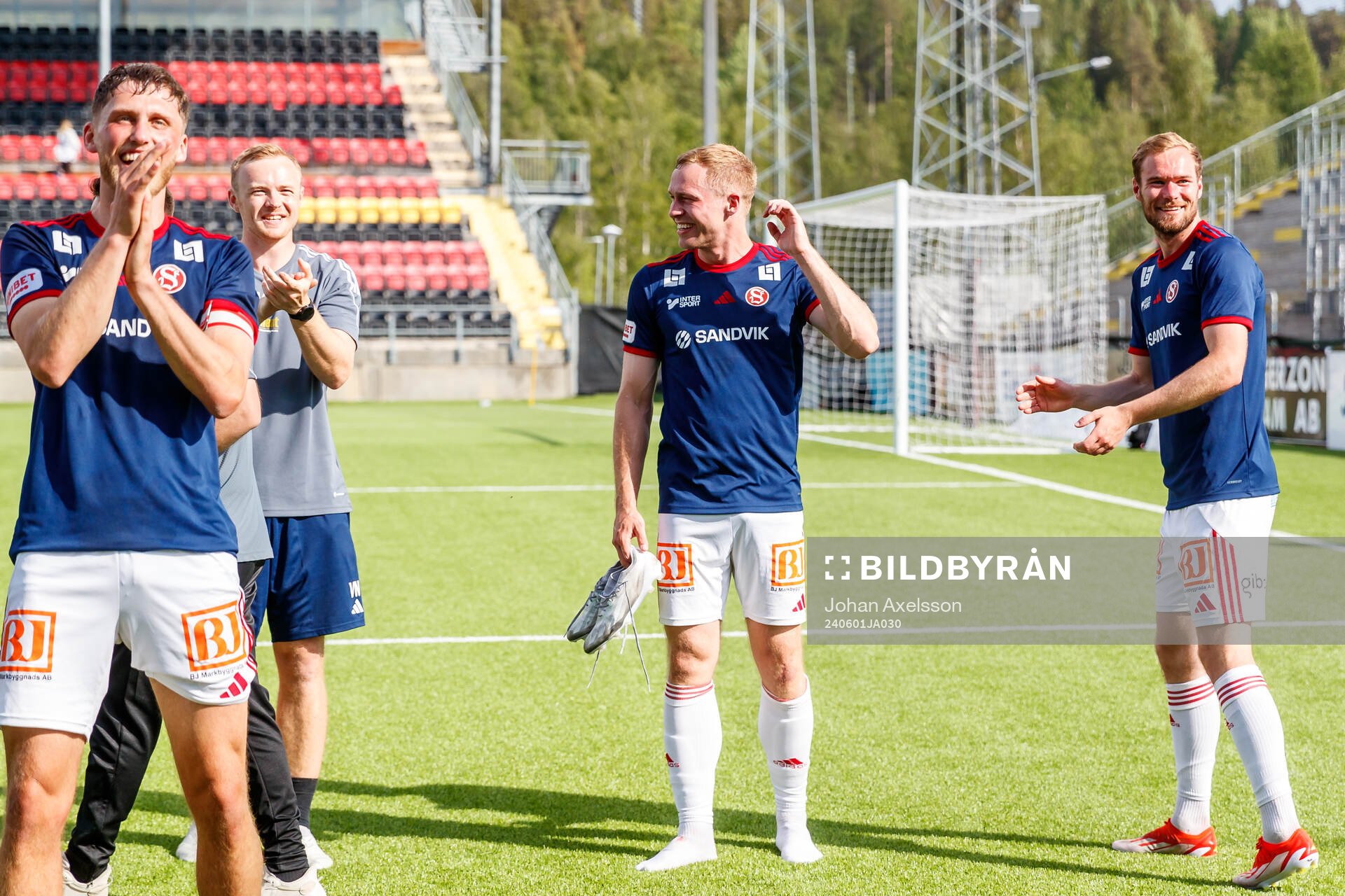 Sandvikens IFs James Joseph Kirby jublar efter fotbollsmatchen i Superettan mellan Östersund och Sandvikens IF den 1 juni 2024 i Östersund.