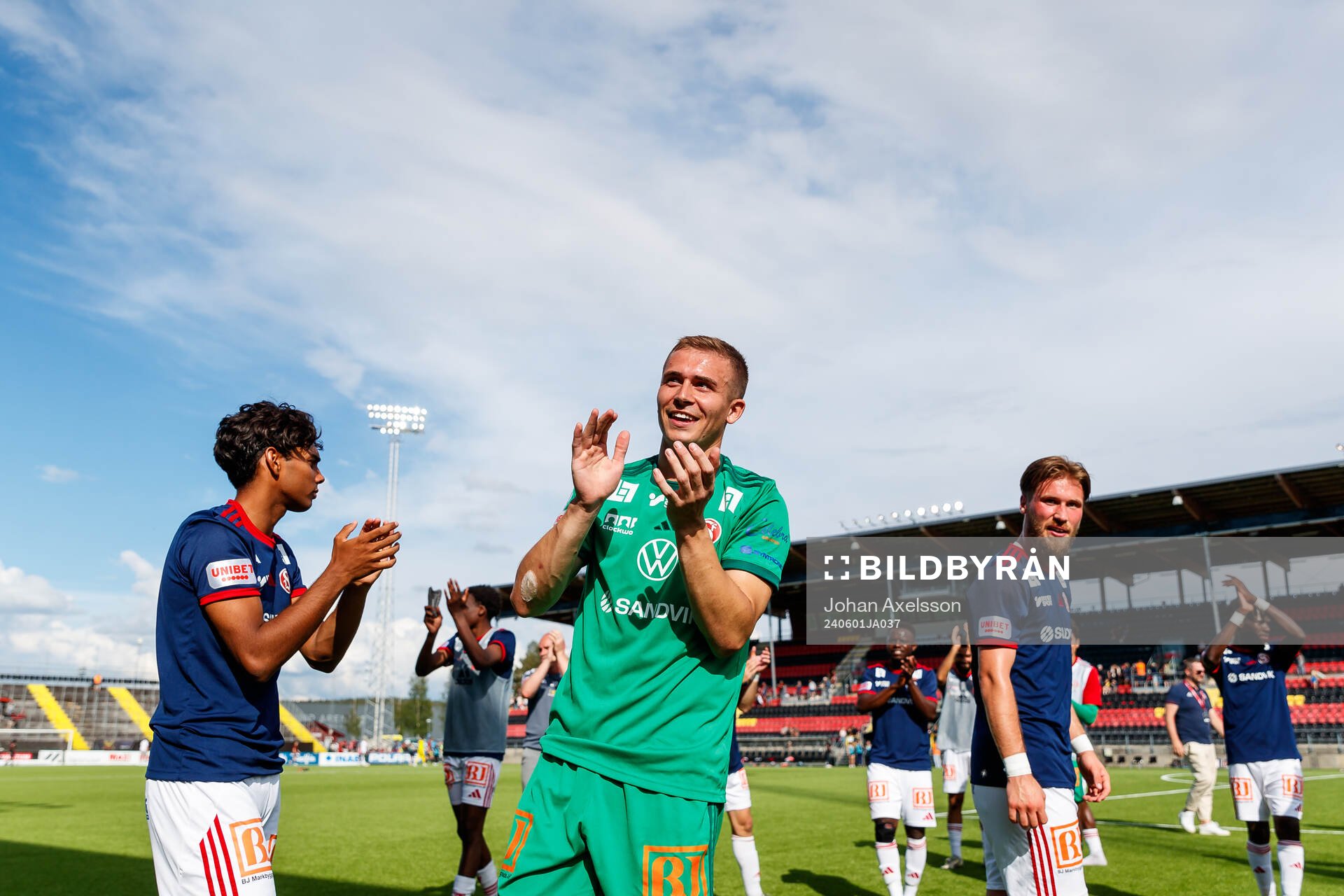 Sandvikens IFs målvakt Felix Jakobsson jublar