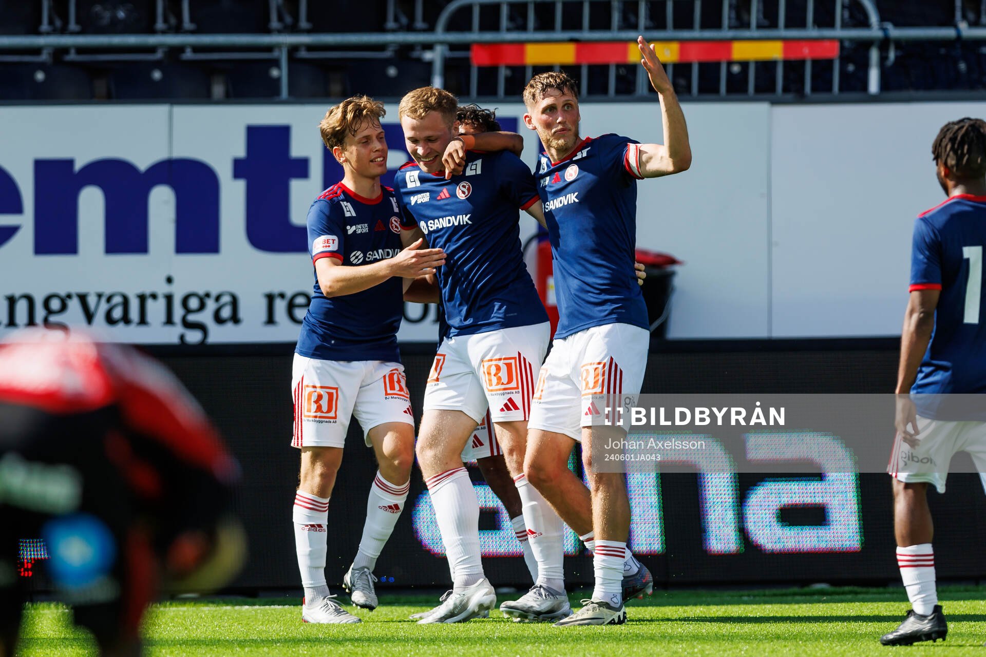 Sandvikens IFs James Joseph Kirby jublar efter 0-1 under fotbollsmatchen i Superettan mellan Östersund och Sandvikens IF den 1 juni 2024 i Östersund.