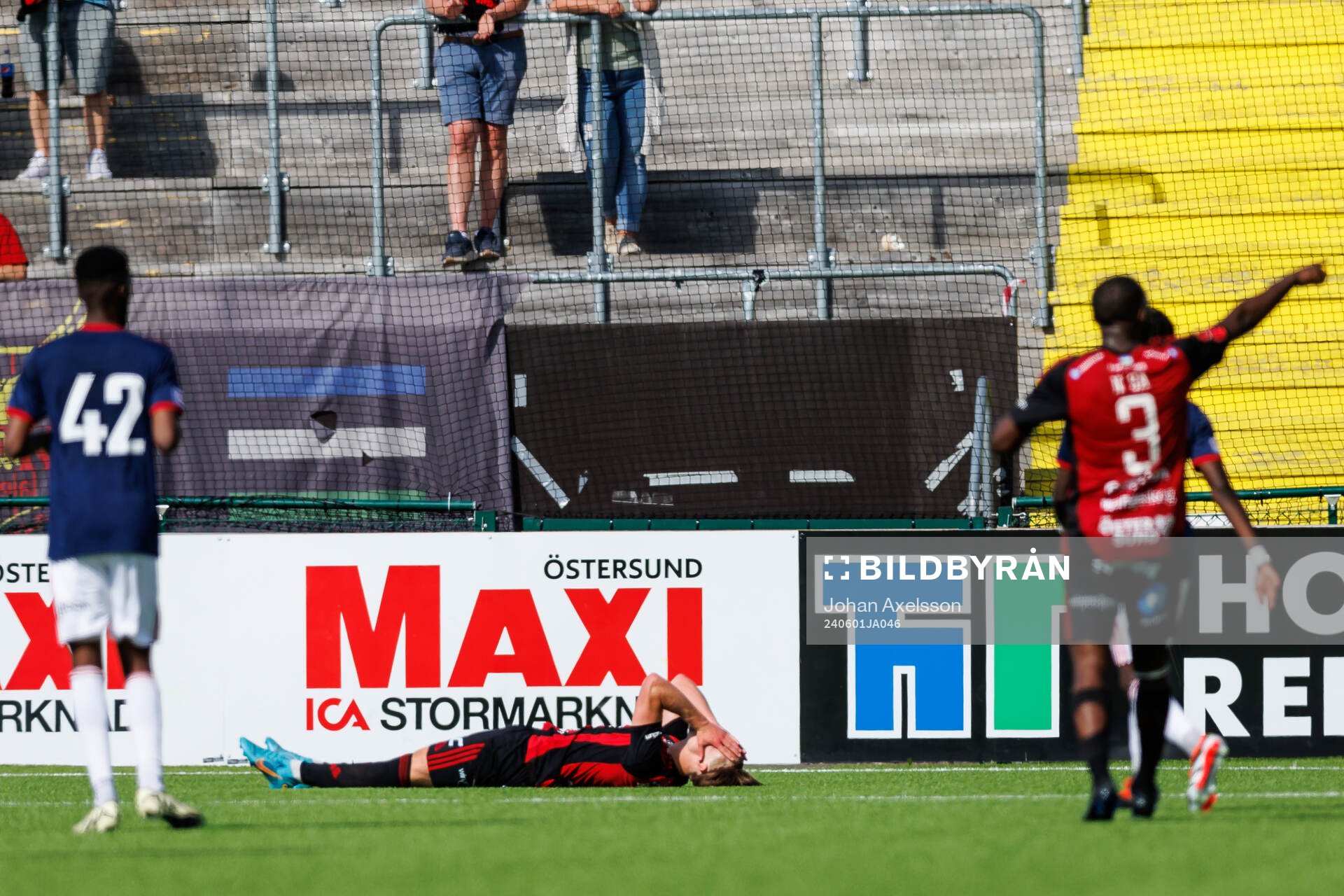 Östersunds Sebastian Karlsson Grach deppar