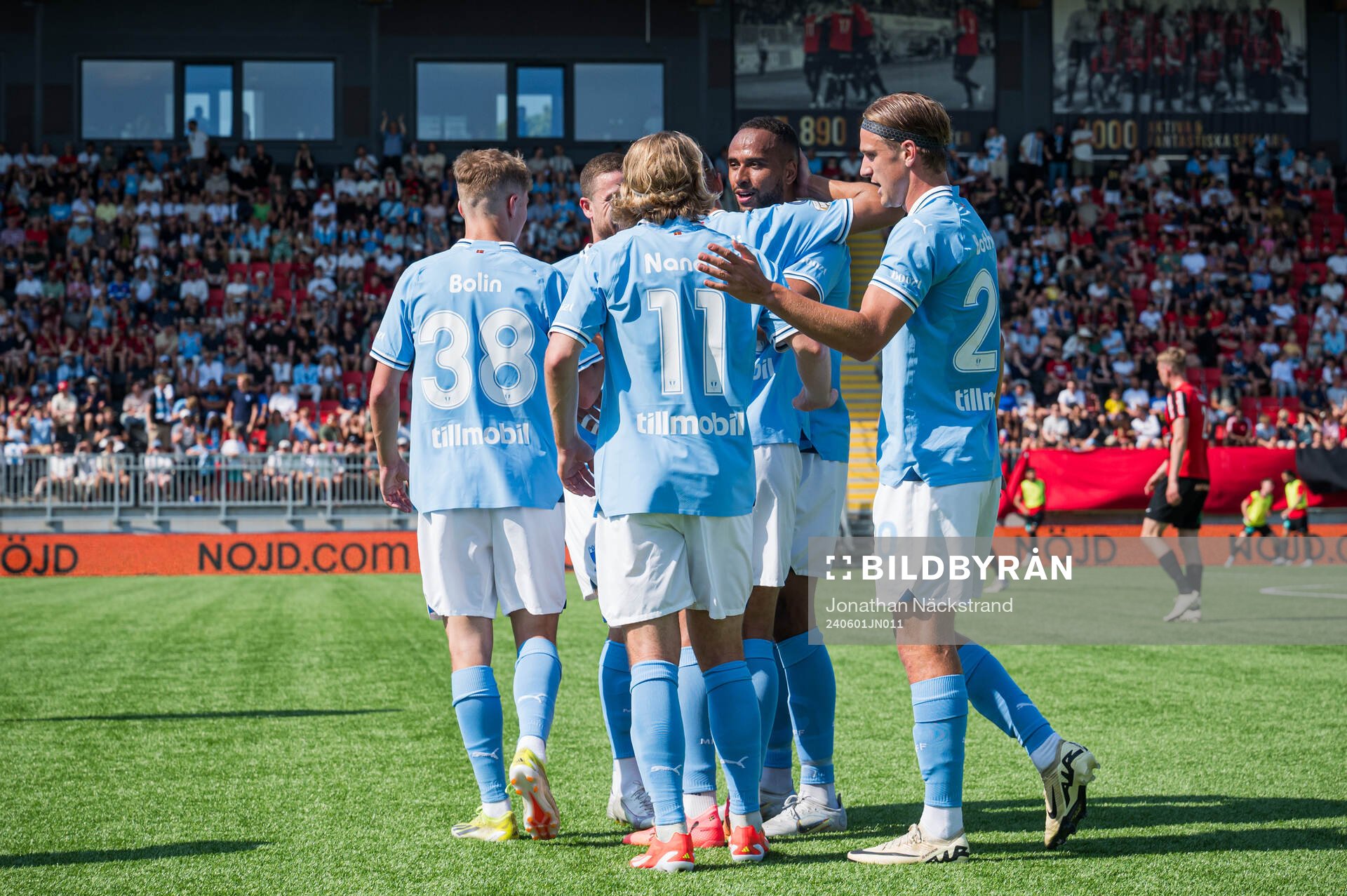 Malmö FFs Isaac Kiese Thelin jublar med lagkamrater
