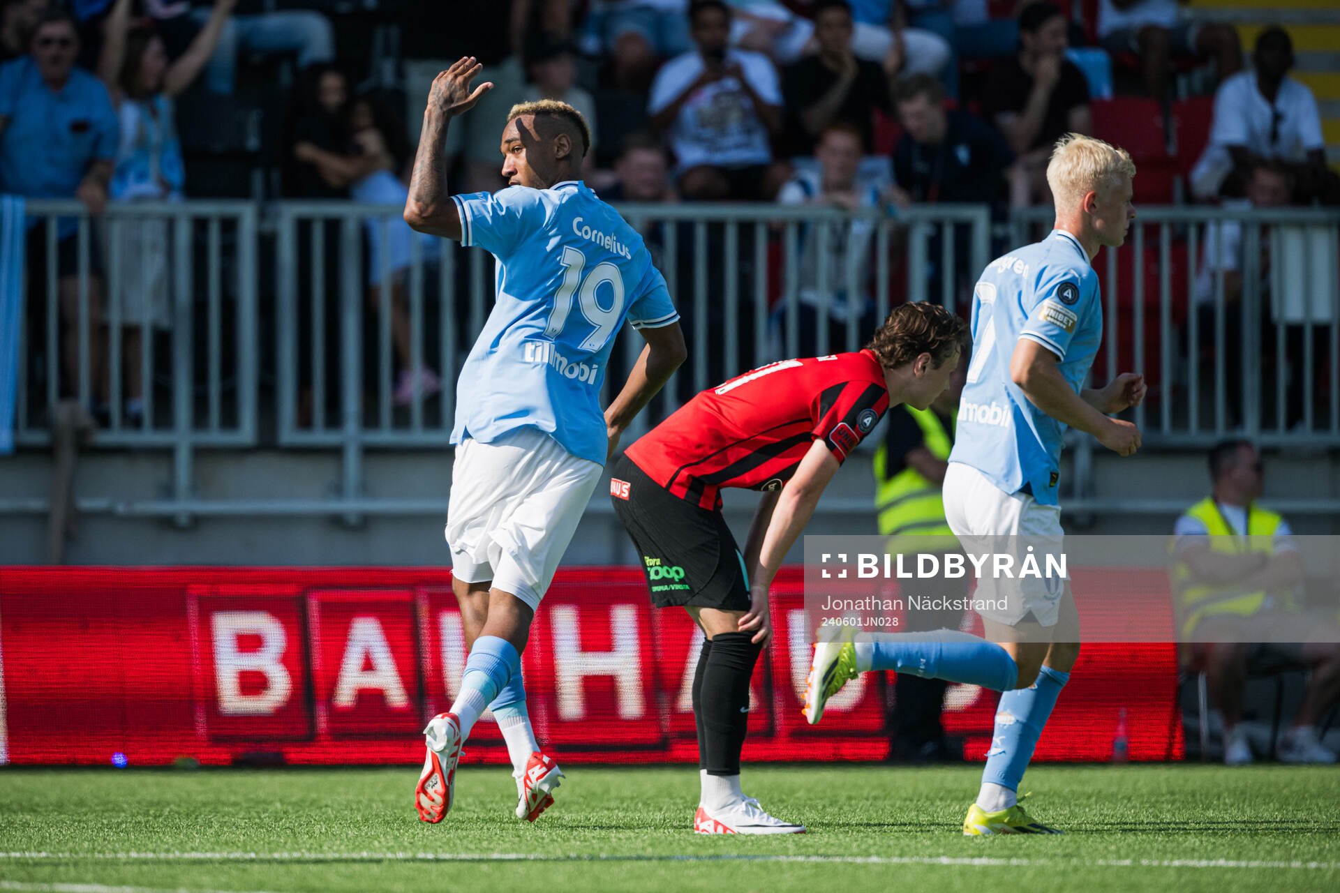 Malmö FFs Derek Cornelius jublar efter 2-2 under fotbollsmatchen i Allsvenskan mellan Brommapojkarna och Malmö FF den 1 juni 2024 i Stockholm.