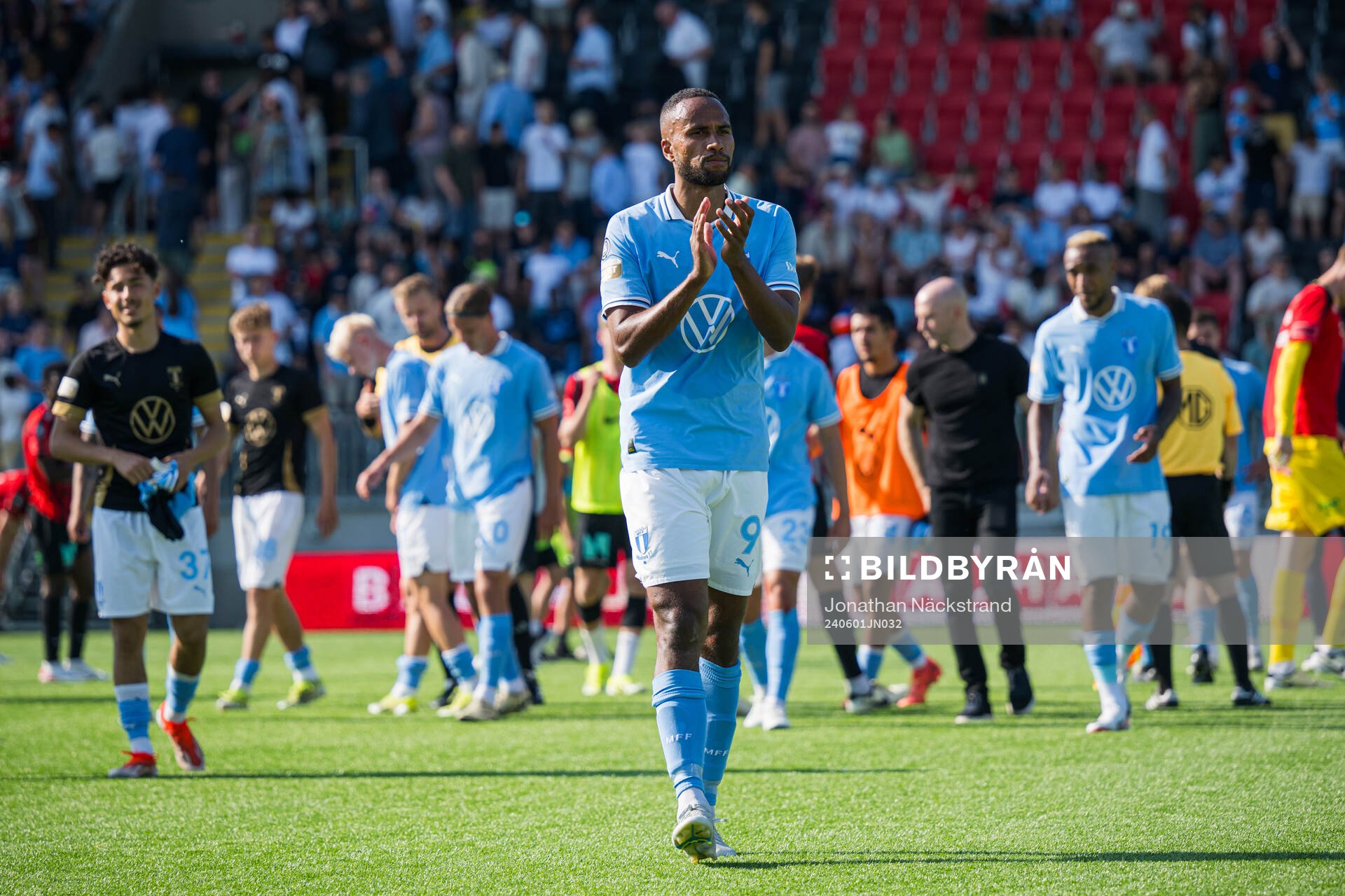 Malmö FFs Isaac Kiese Thelin deppar