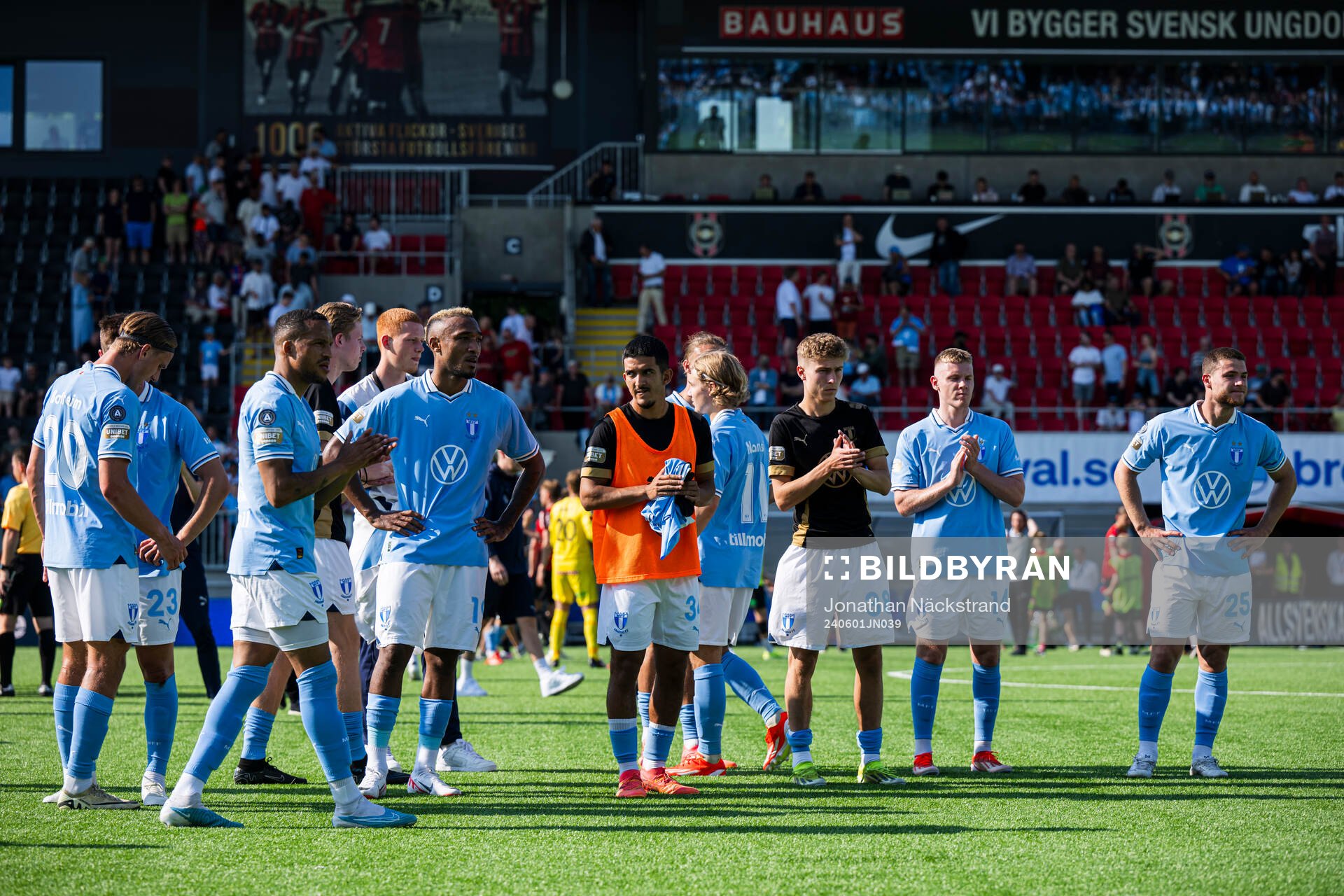 Malmö FFs spelare tackar publiken