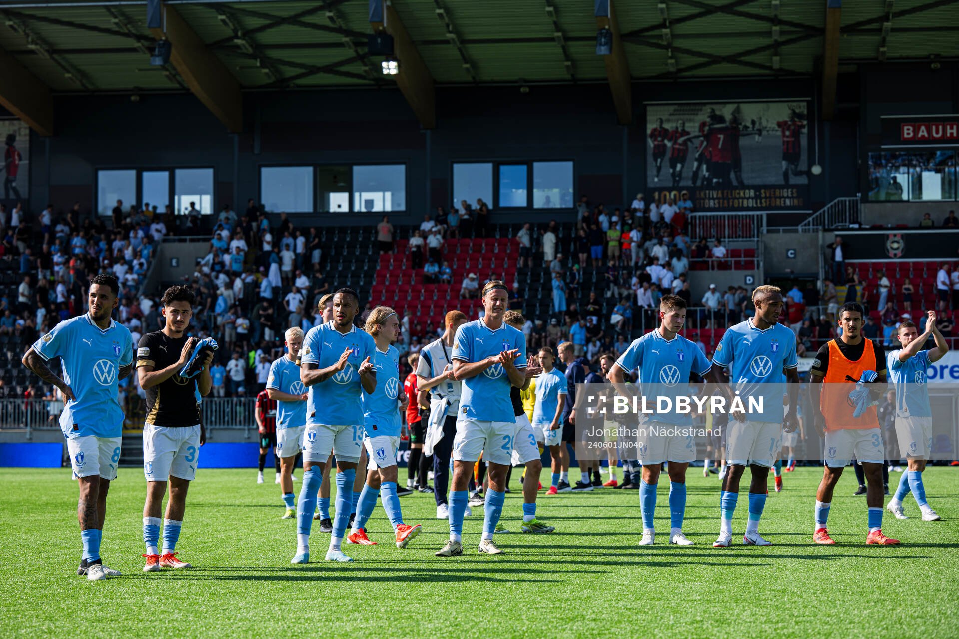Malmö FFs spelare tackar publiken