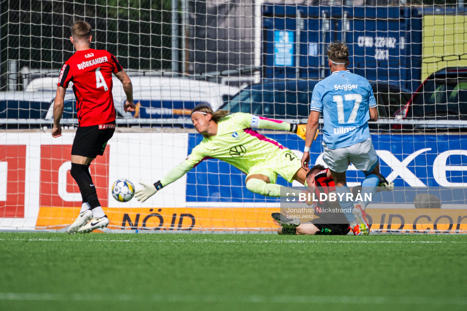 Brommapojkarnas Torbjörn Lysaker Heggem gör  2-1