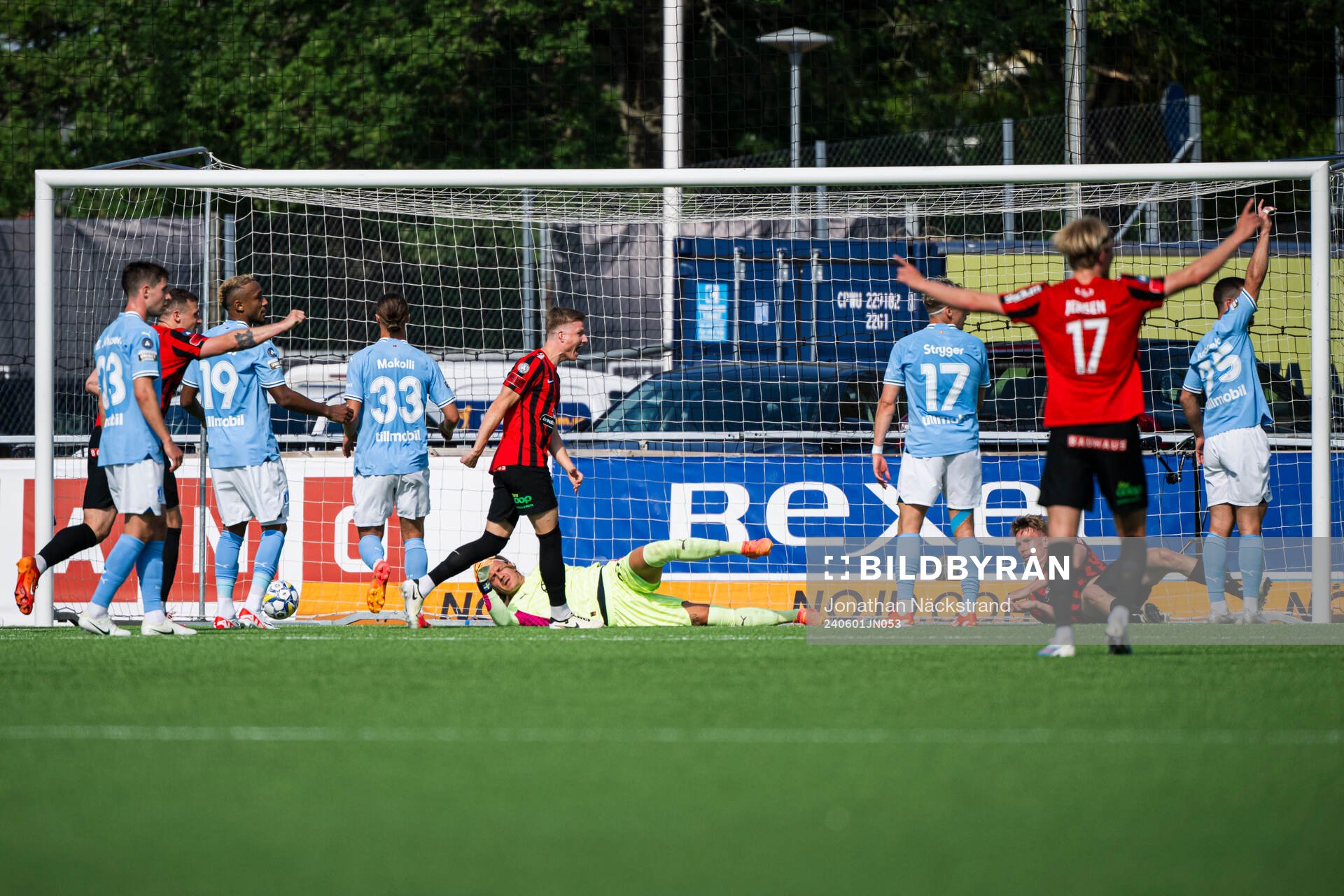 Brommapojkarnas Torbjörn Lysaker Heggem gör  2-1